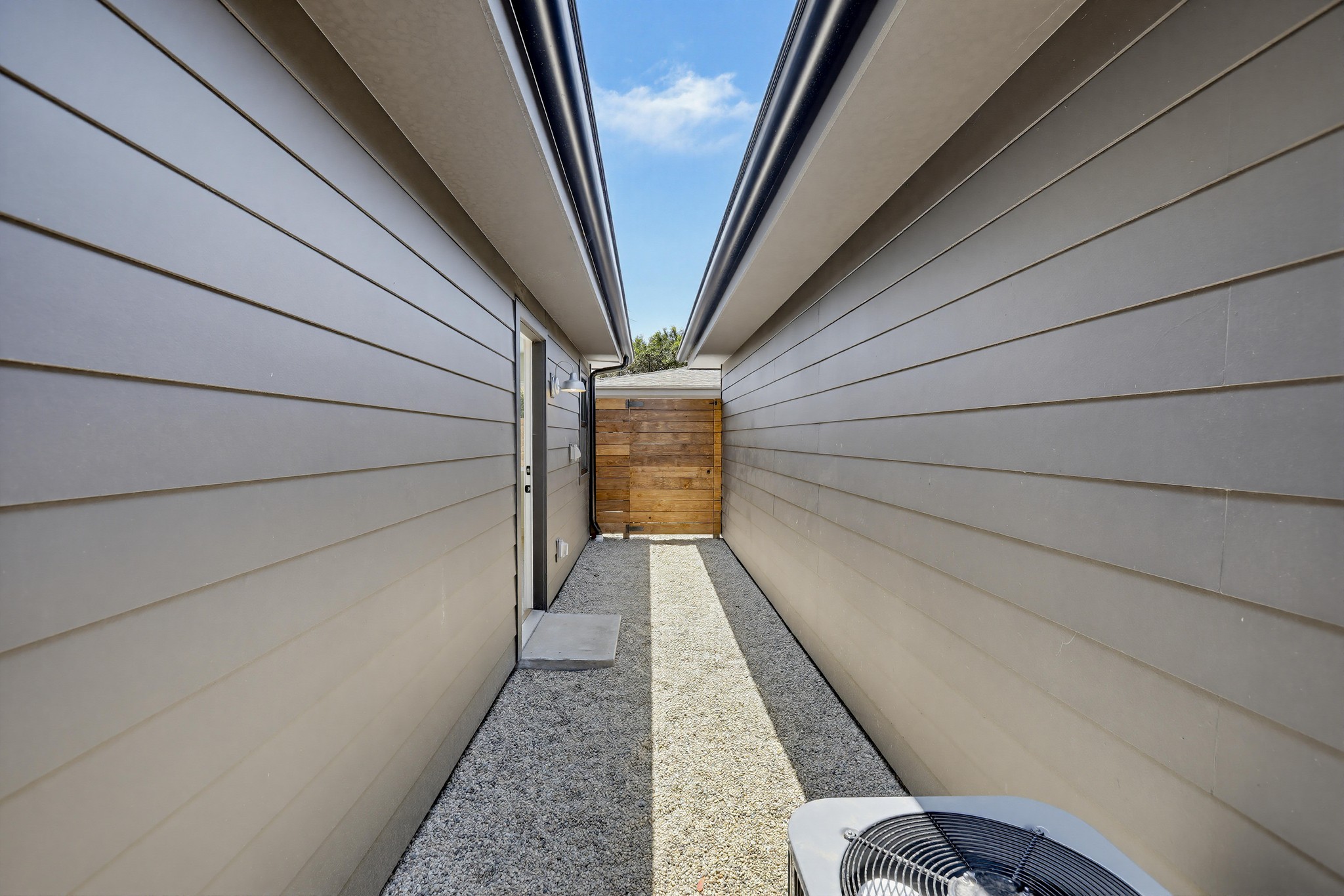 Virtual tour photo 26 of 29 for 2036 Pomona Ave C