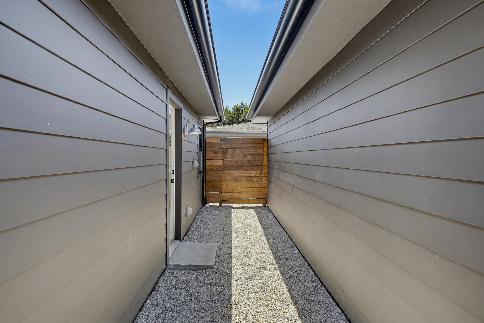Virtual tour photo 27 of 29 for 2036 Pomona Ave C
