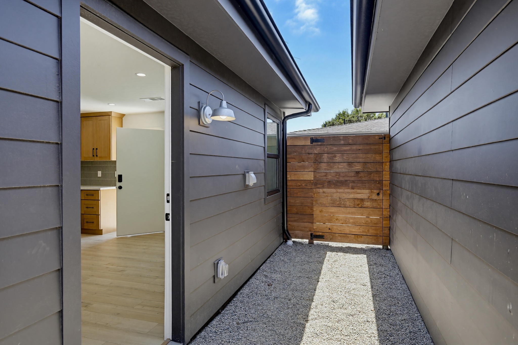 Virtual tour photo 28 of 29 for 2036 Pomona Ave C