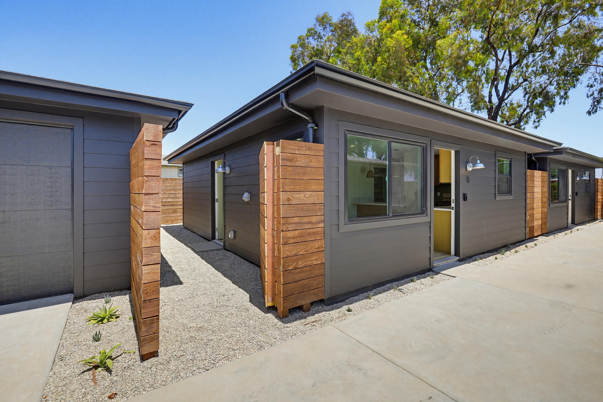 Virtual tour photo 1 of 29 for 2036 Pomona Ave D
