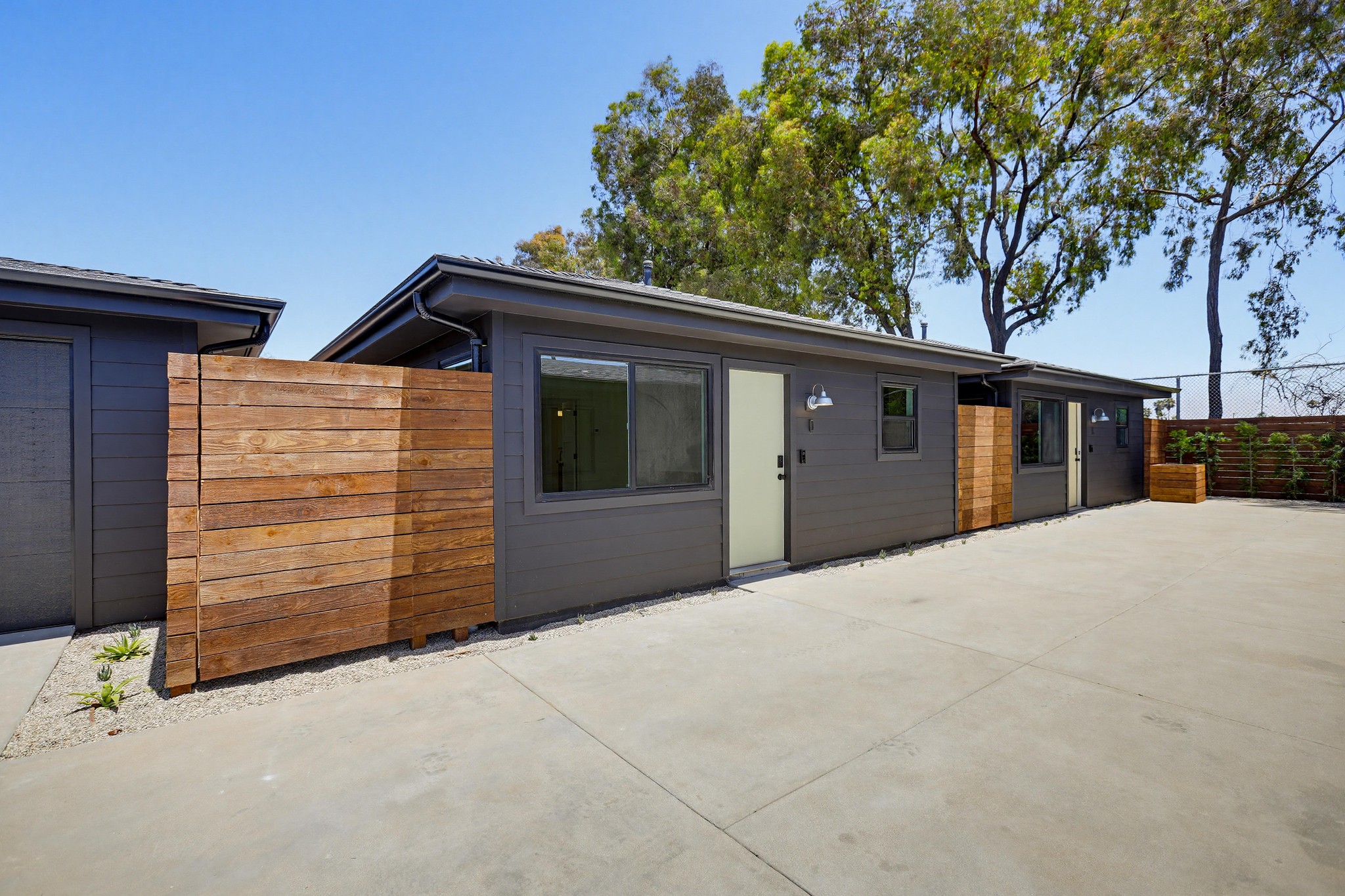 Virtual tour photo 3 of 29 for 2036 Pomona Ave D