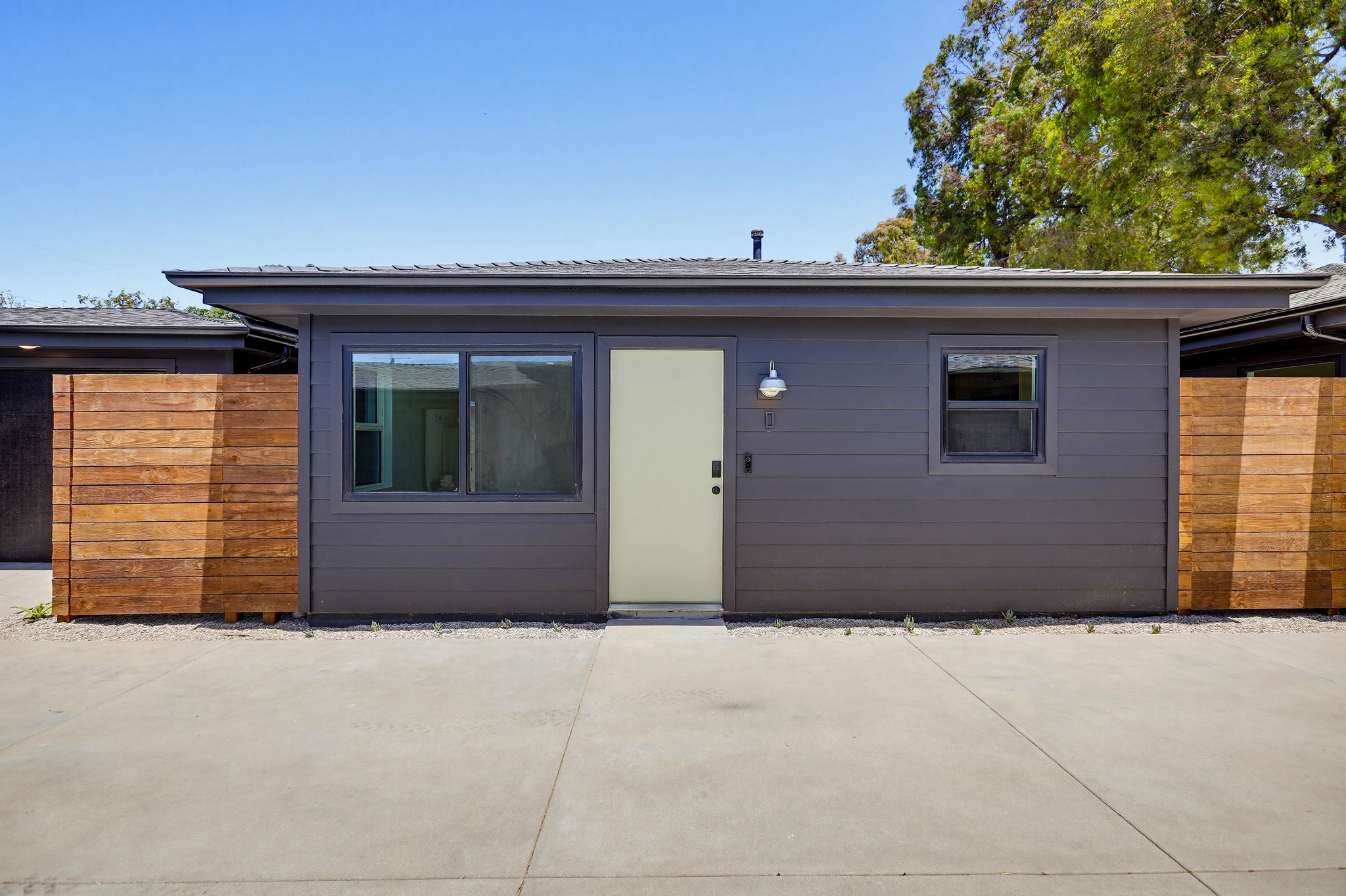 Virtual tour photo 4 of 29 for 2036 Pomona Ave D