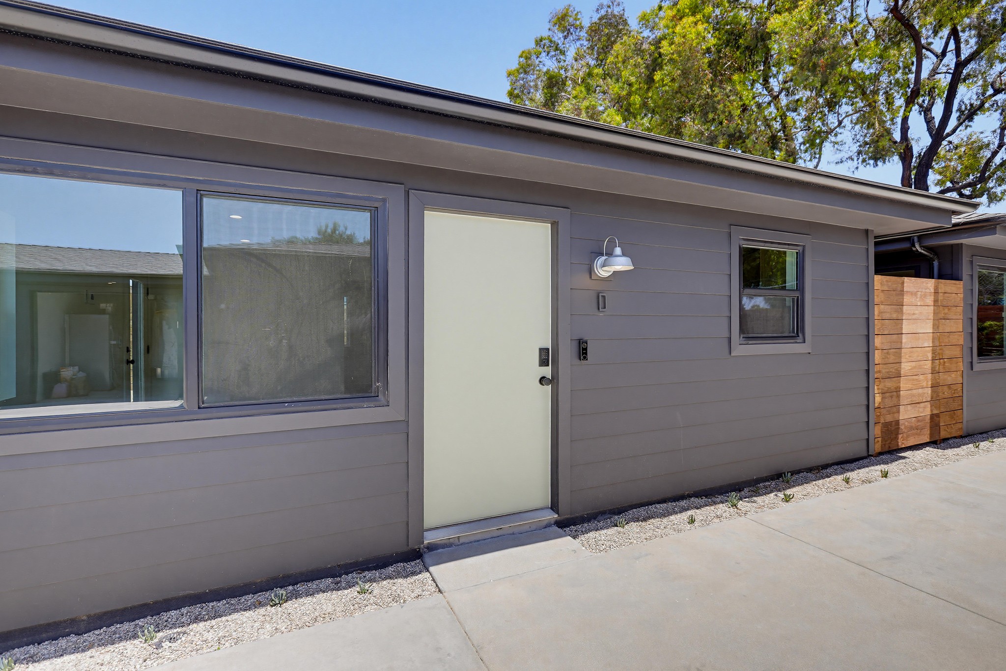 Virtual tour photo 6 of 29 for 2036 Pomona Ave D