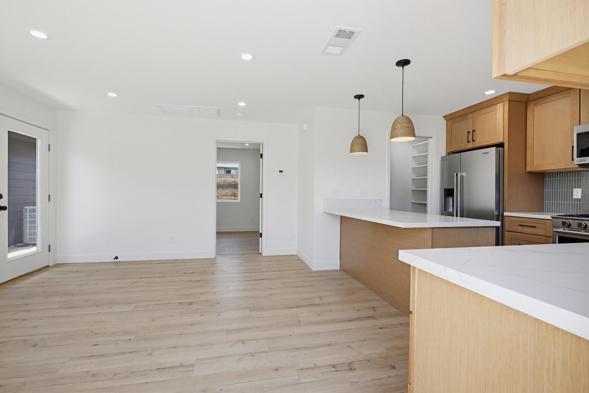 Virtual tour photo 7 of 29 for 2036 Pomona Ave D