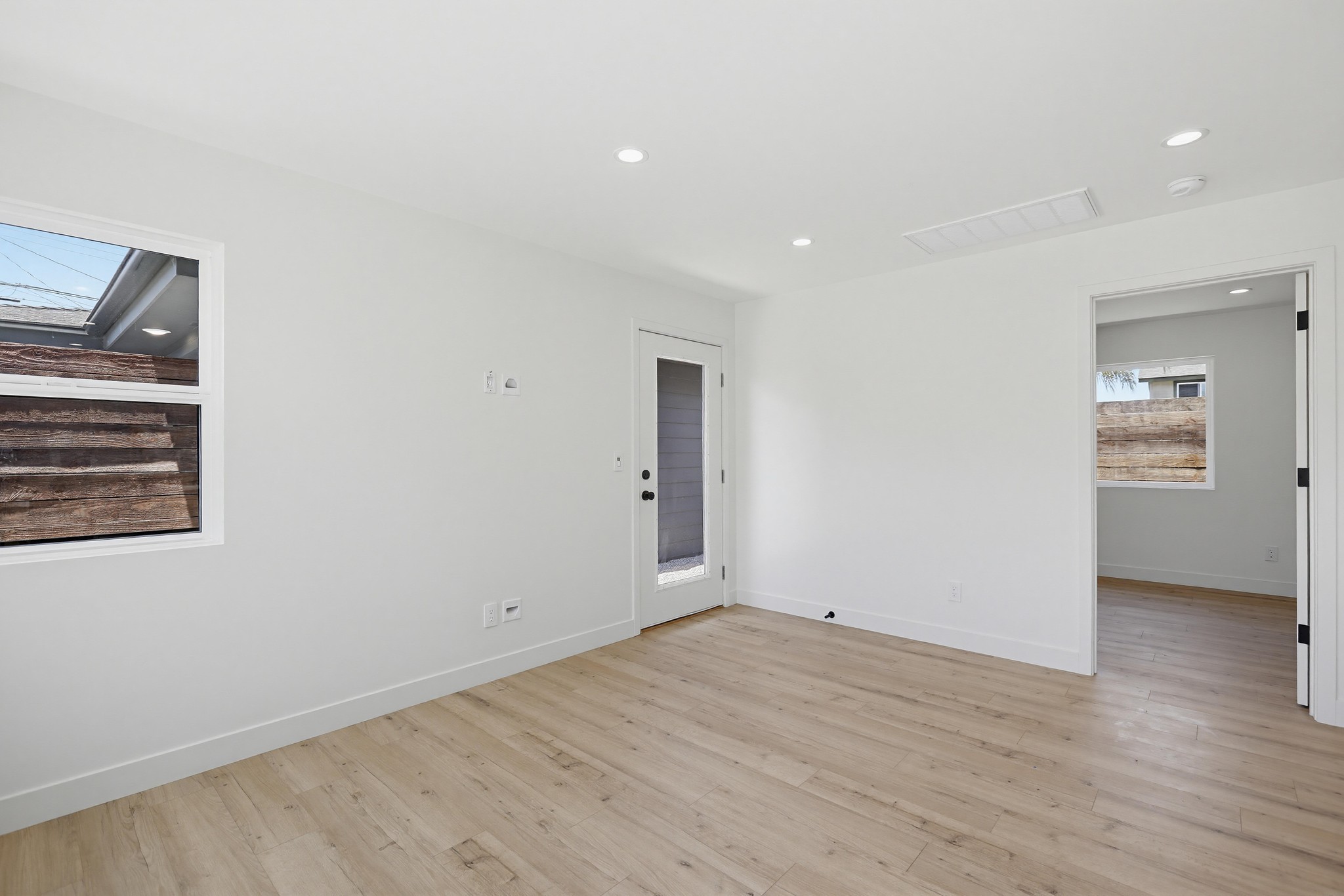 Virtual tour photo 8 of 29 for 2036 Pomona Ave D