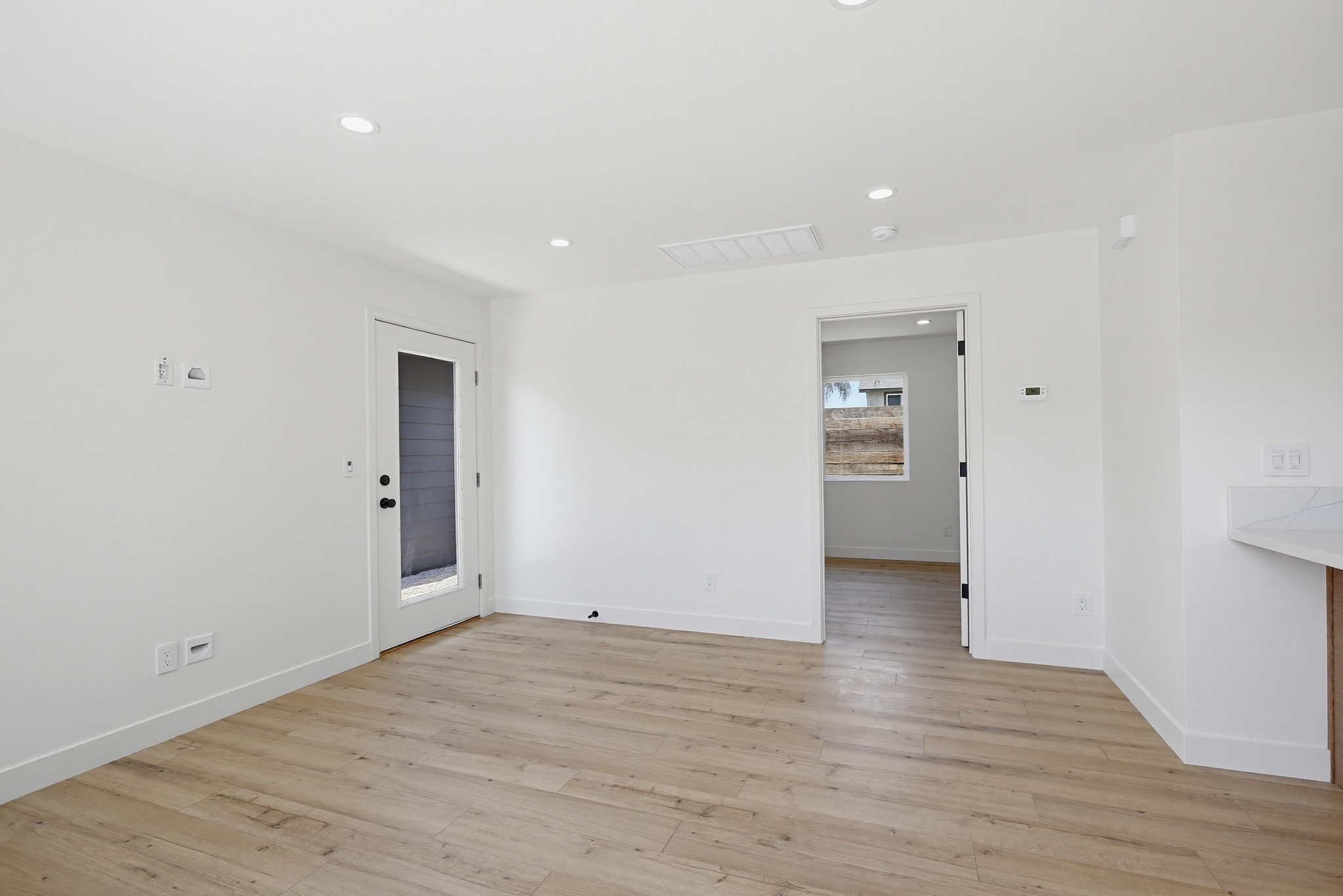 Virtual tour photo 9 of 29 for 2036 Pomona Ave D