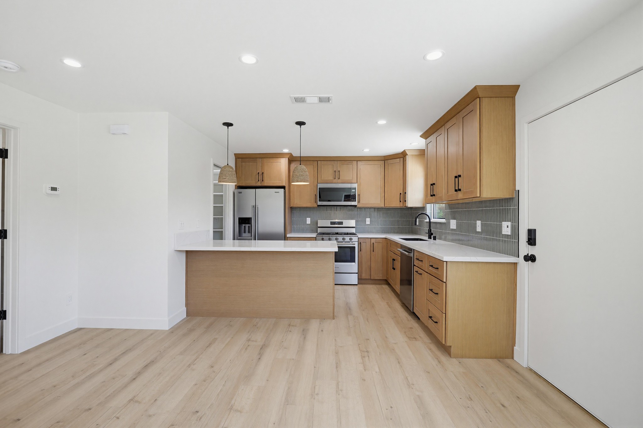 Virtual tour photo 11 of 29 for 2036 Pomona Ave D