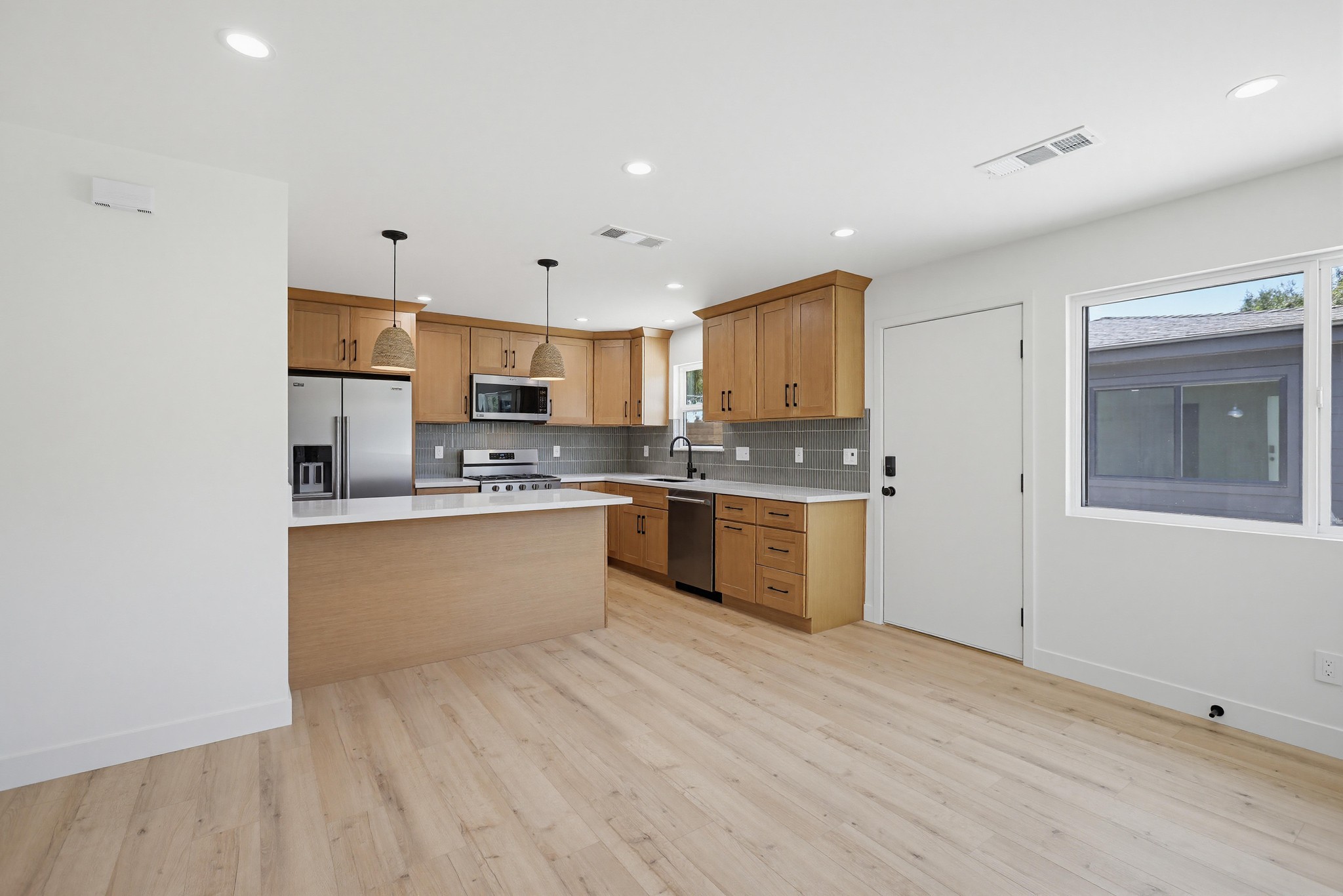Virtual tour photo 12 of 29 for 2036 Pomona Ave D