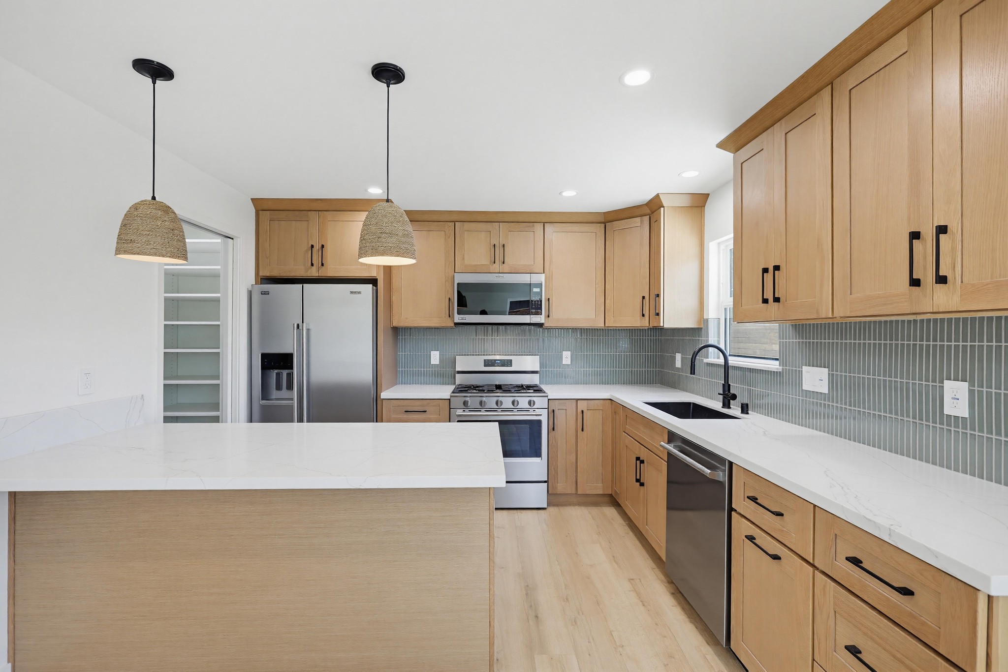 Virtual tour photo 13 of 29 for 2036 Pomona Ave D