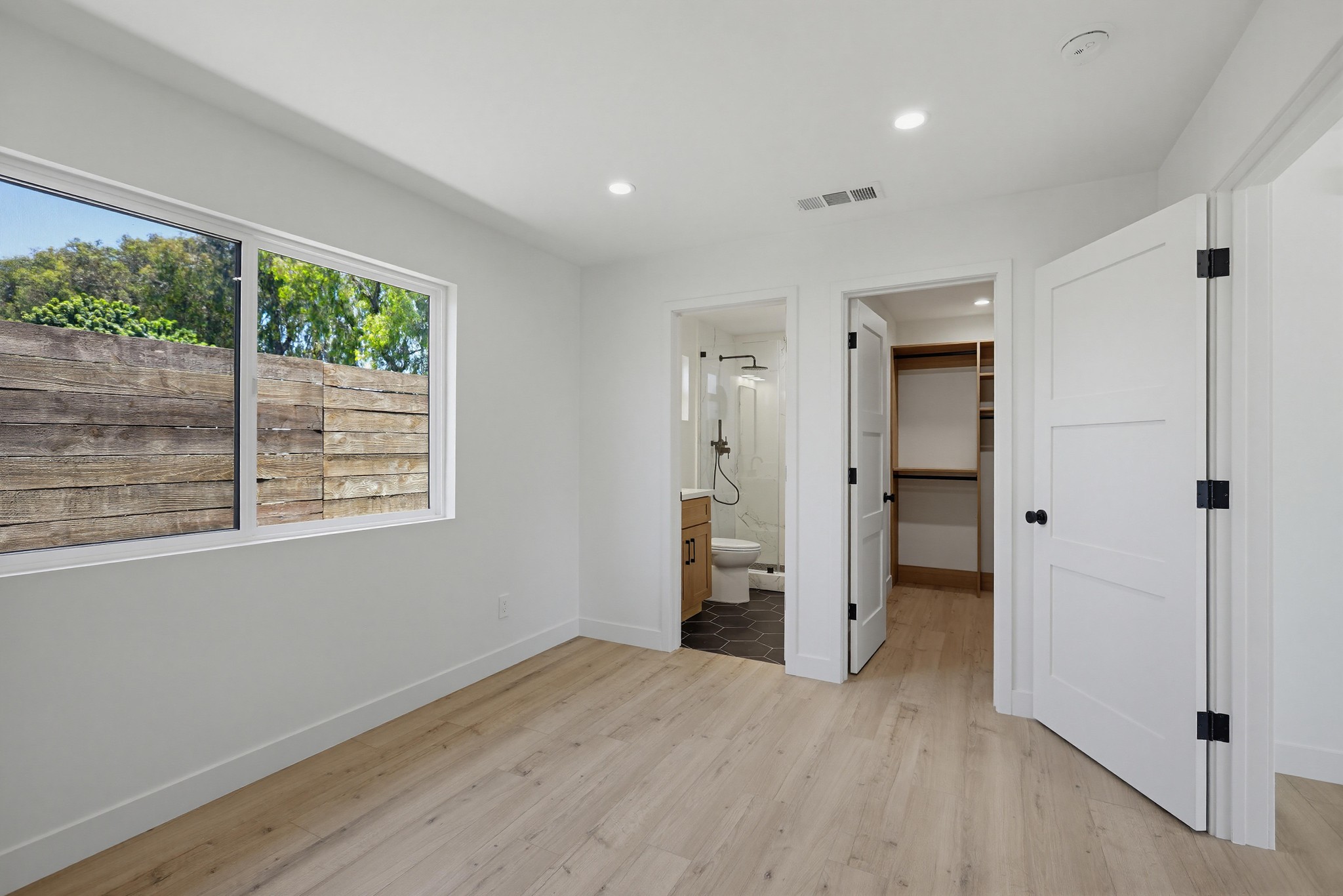 Virtual tour photo 20 of 29 for 2036 Pomona Ave D