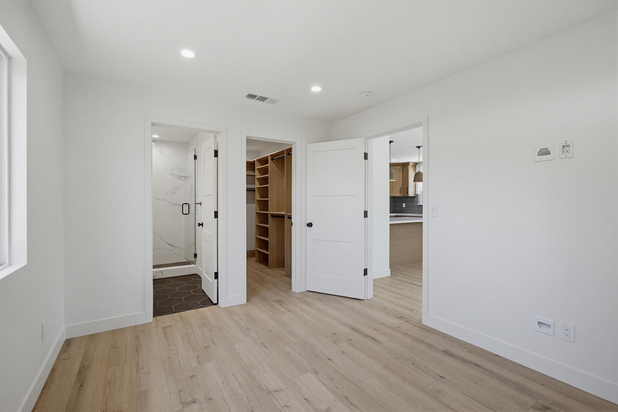 Virtual tour photo 22 of 29 for 2036 Pomona Ave D