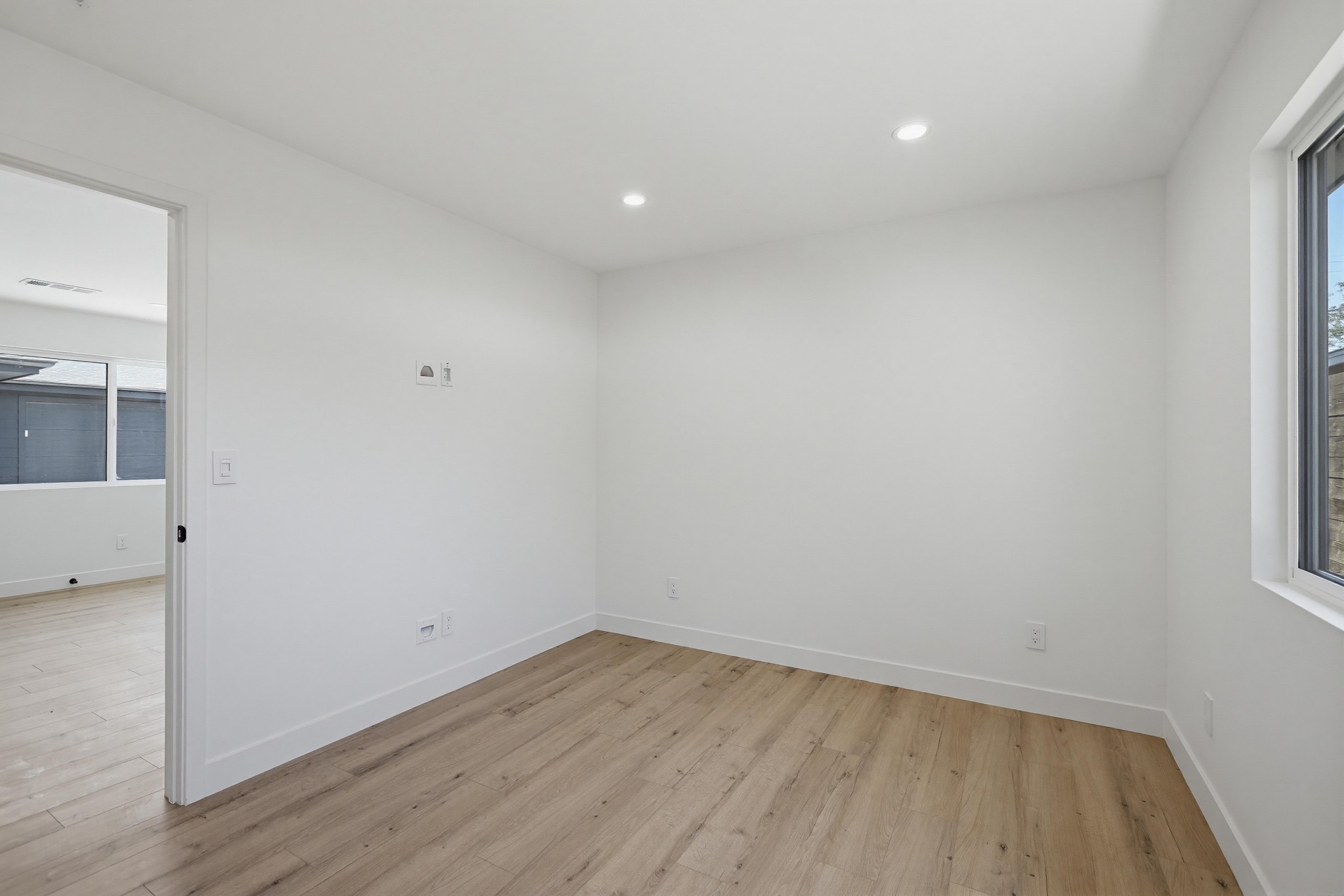 Virtual tour photo 23 of 29 for 2036 Pomona Ave D