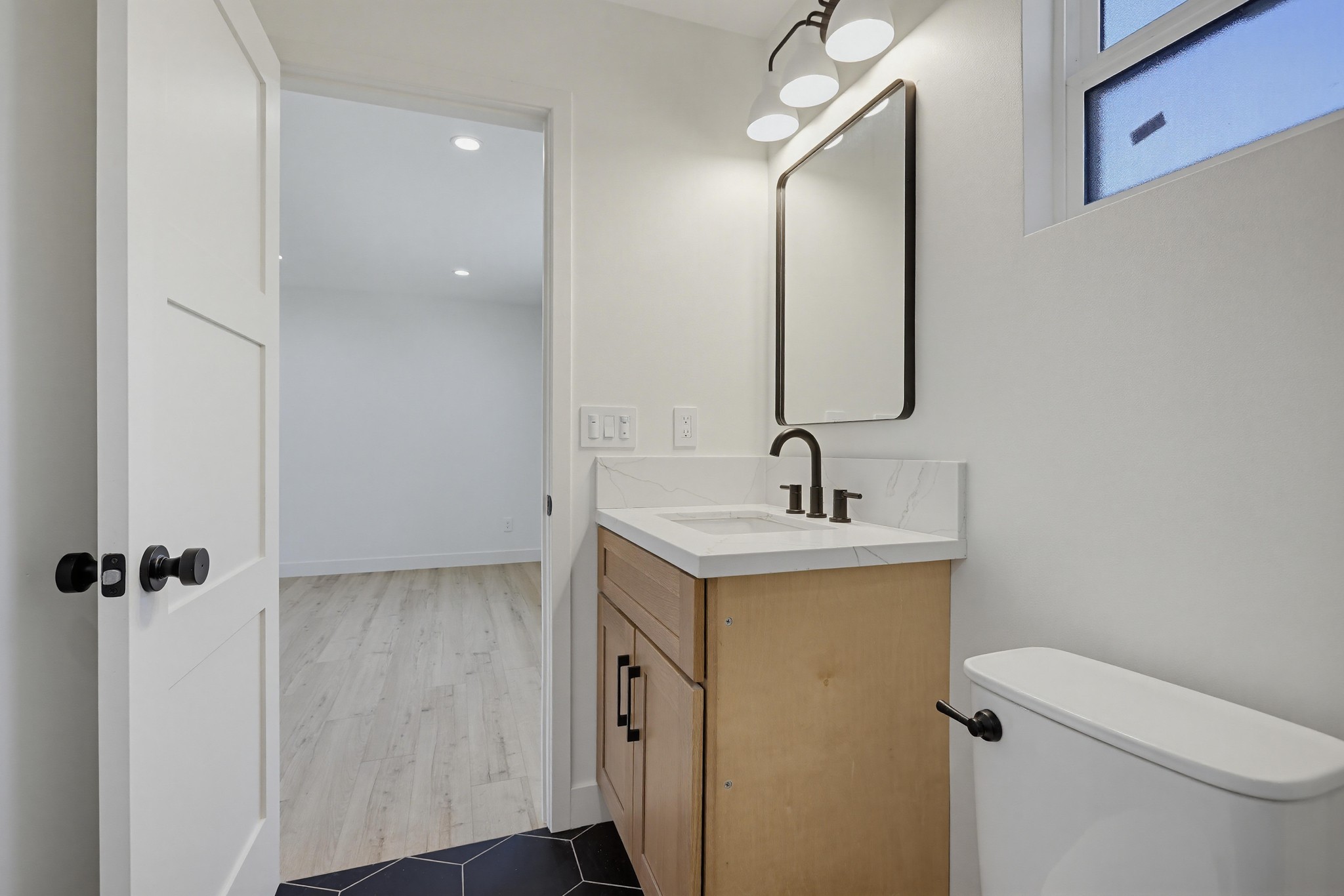 Virtual tour photo 25 of 29 for 2036 Pomona Ave D