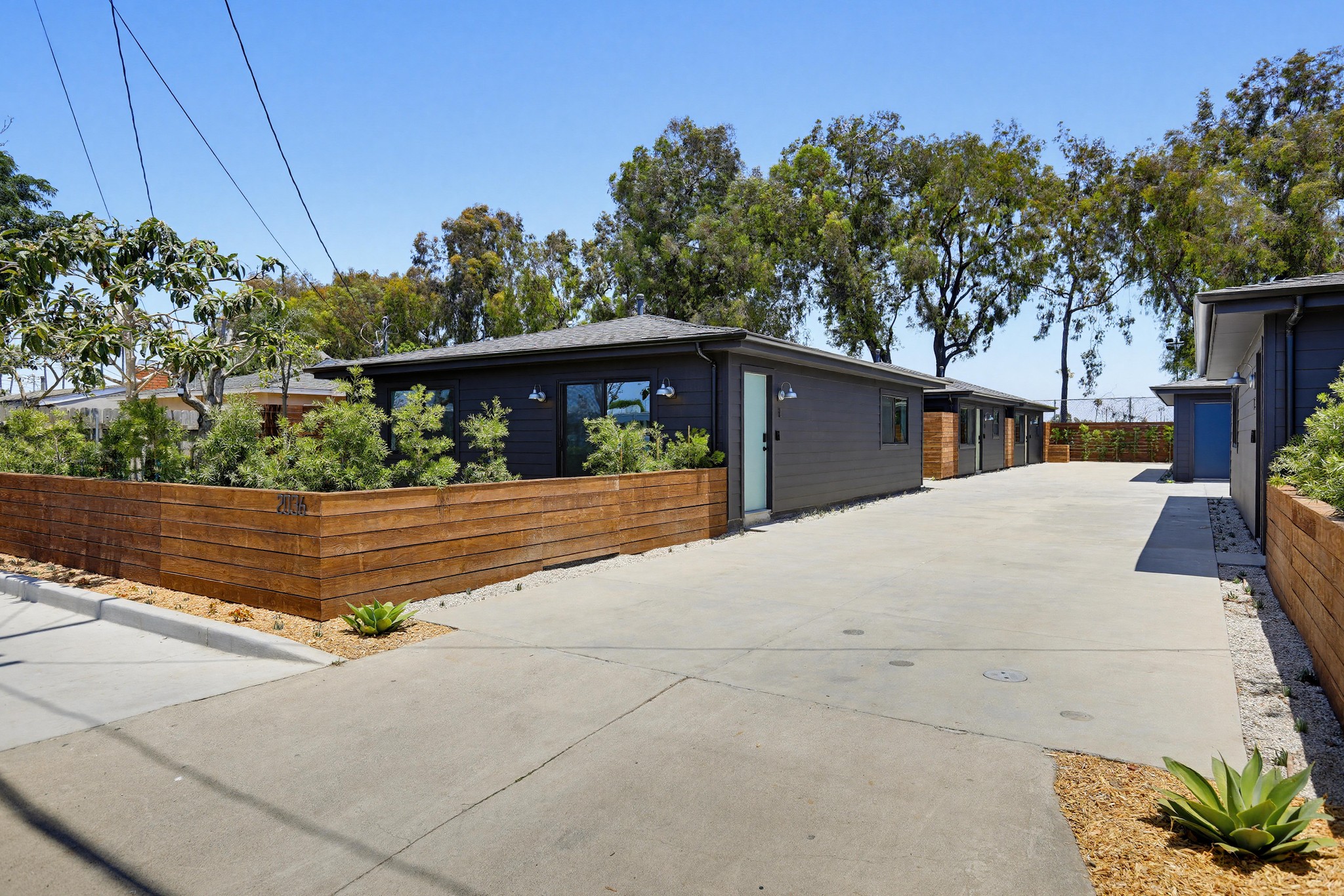 Virtual tour photo 3 of 44 for 2036 Pomona Ave E