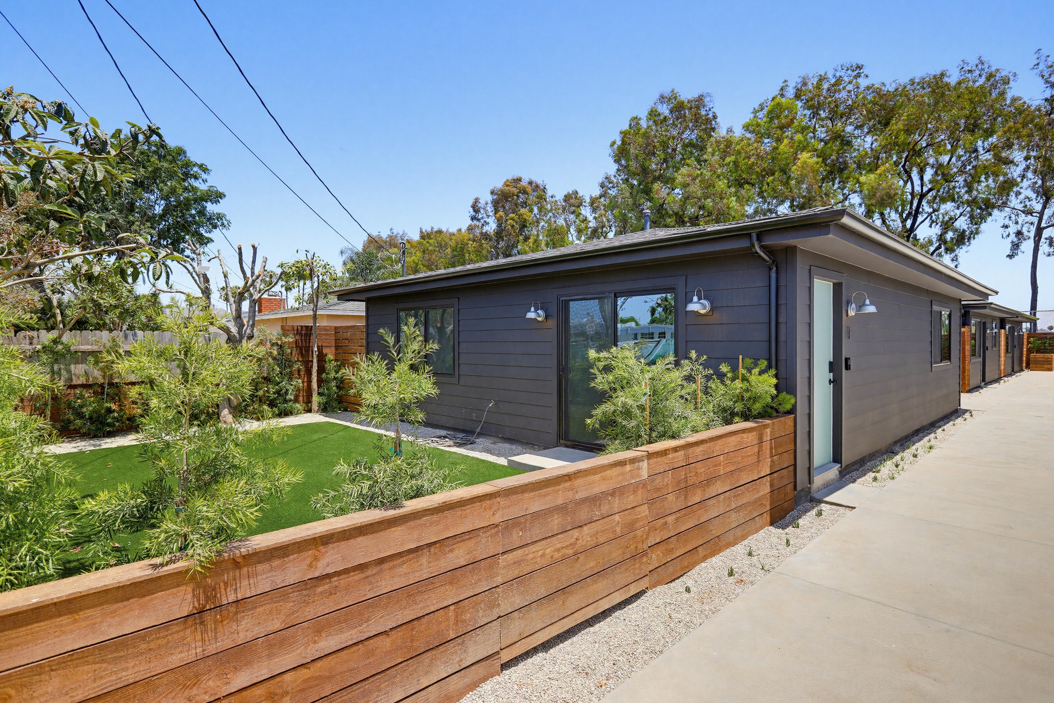 Virtual tour photo 4 of 44 for 2036 Pomona Ave E
