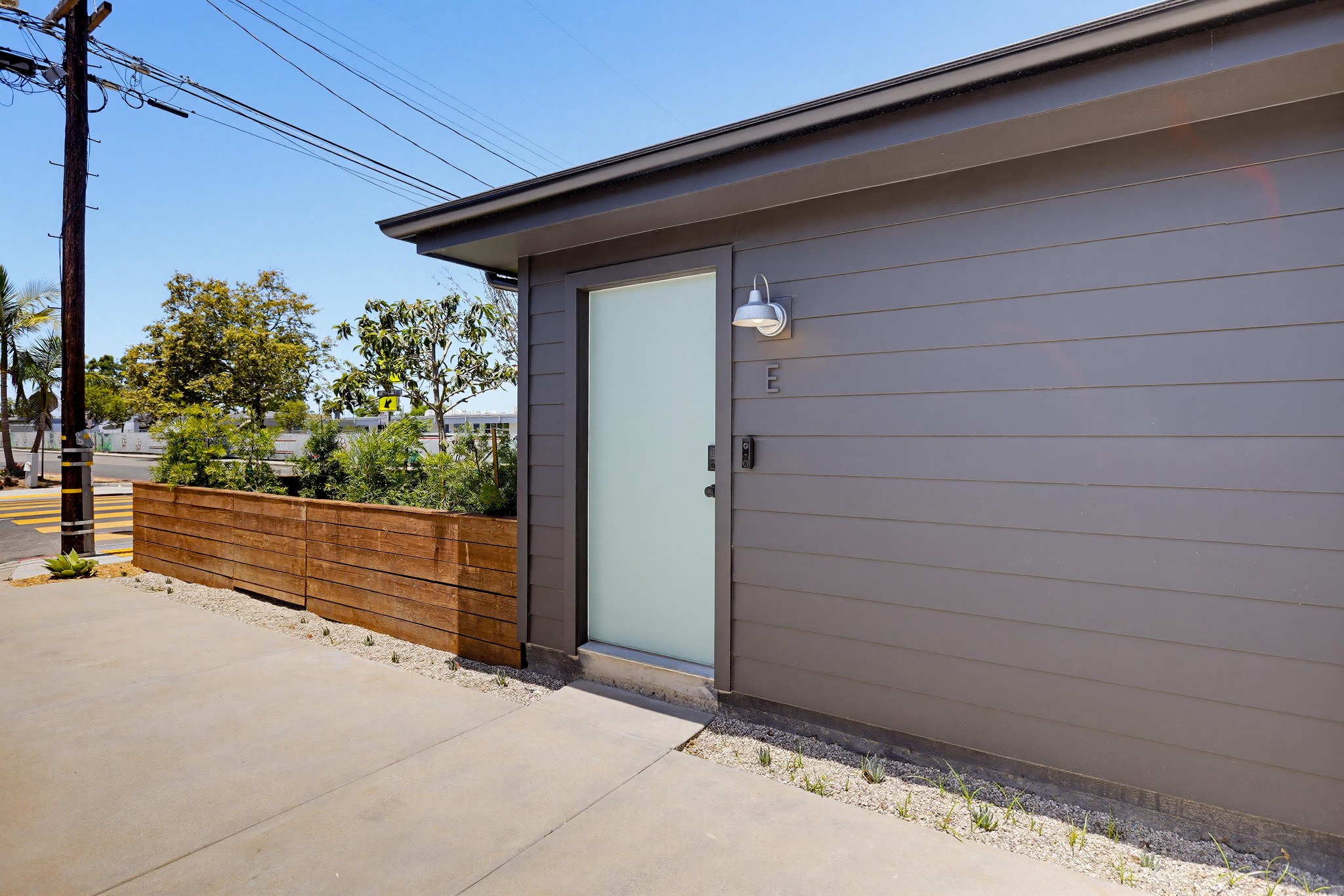 Virtual tour photo 7 of 44 for 2036 Pomona Ave E