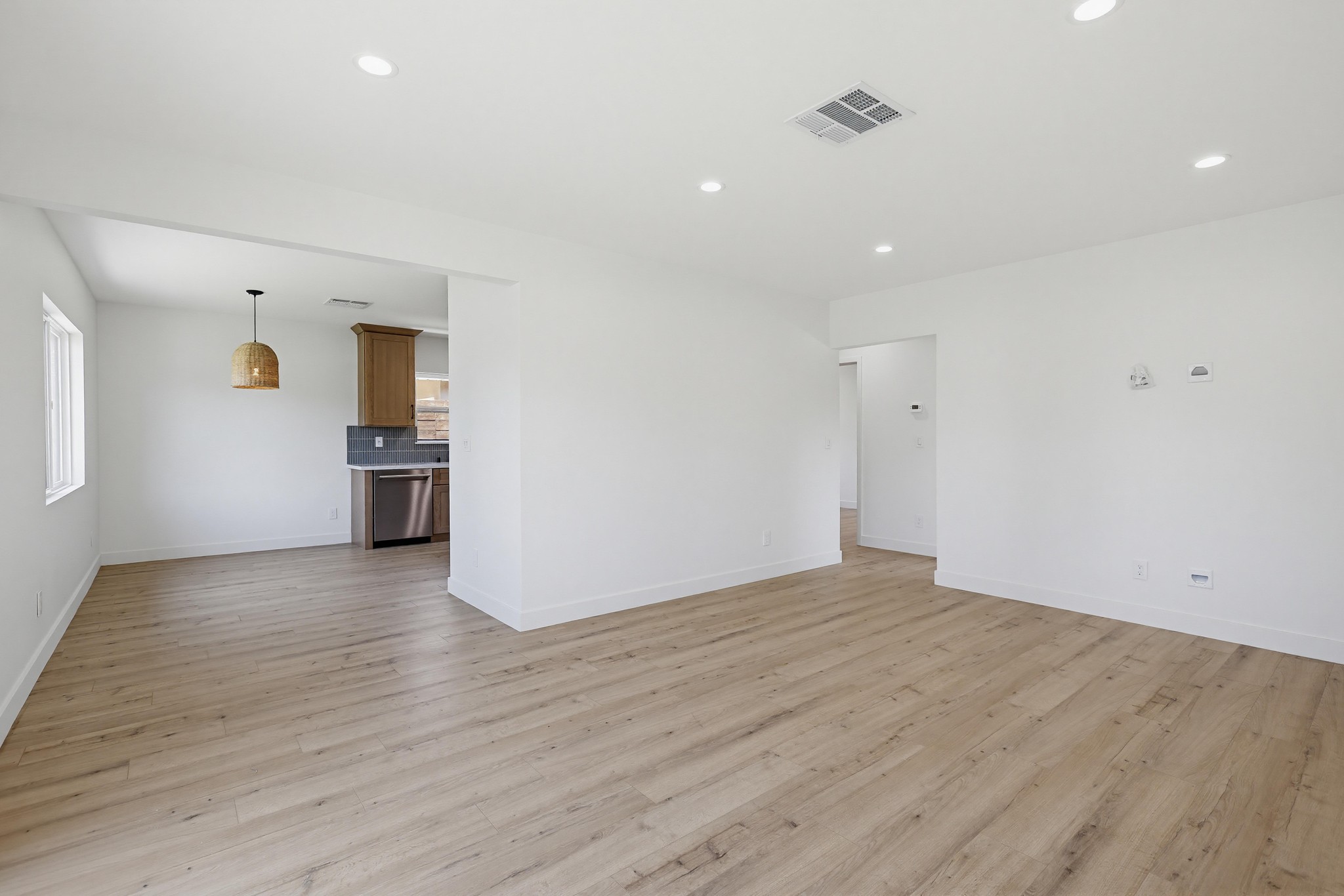 Virtual tour photo 10 of 44 for 2036 Pomona Ave E