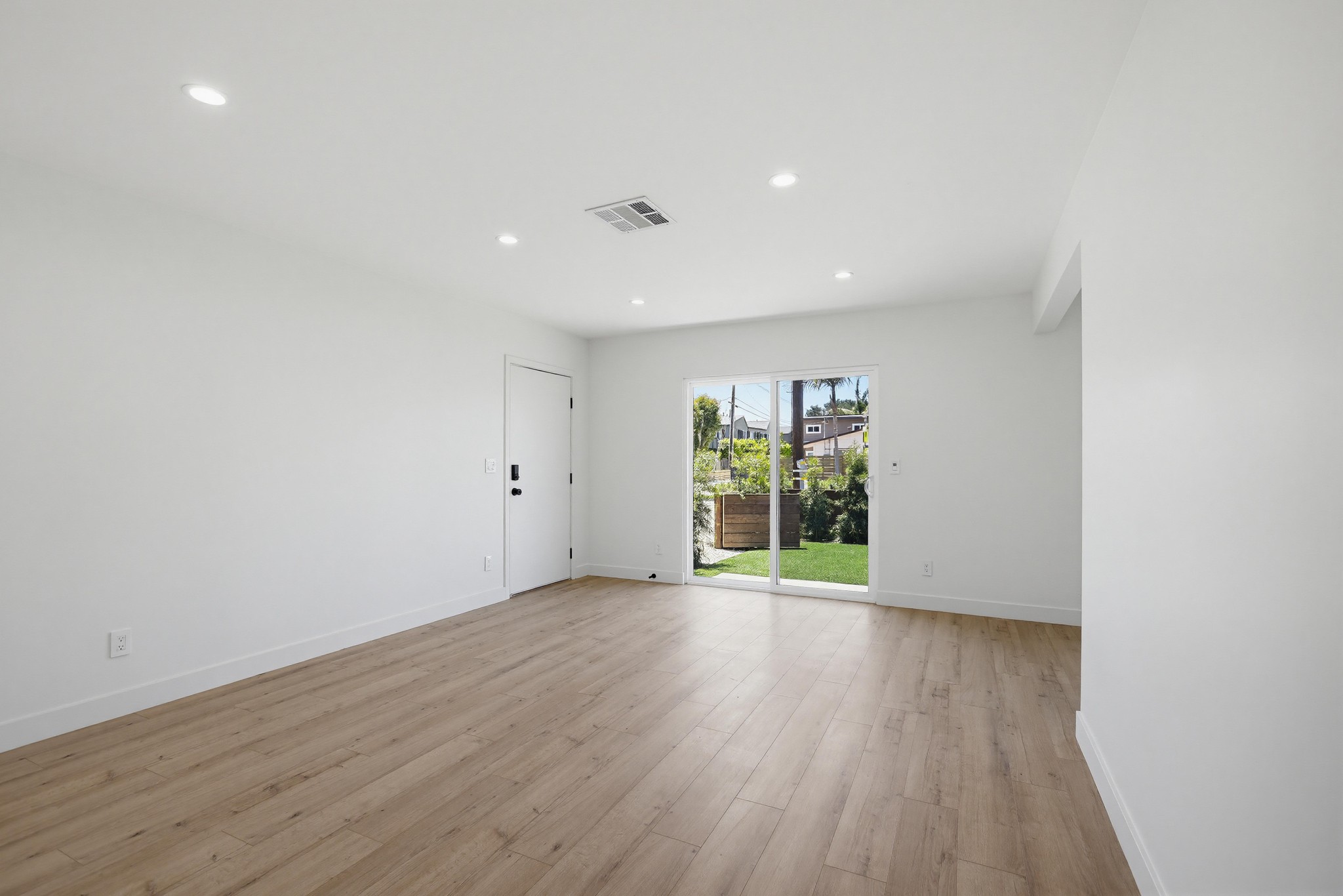 Virtual tour photo 12 of 44 for 2036 Pomona Ave E