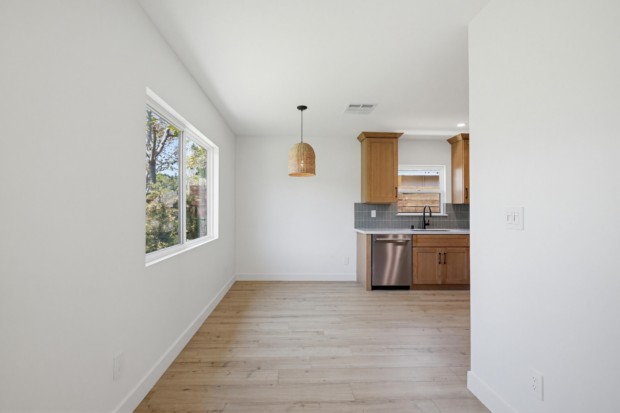 Virtual tour photo 14 of 44 for 2036 Pomona Ave E