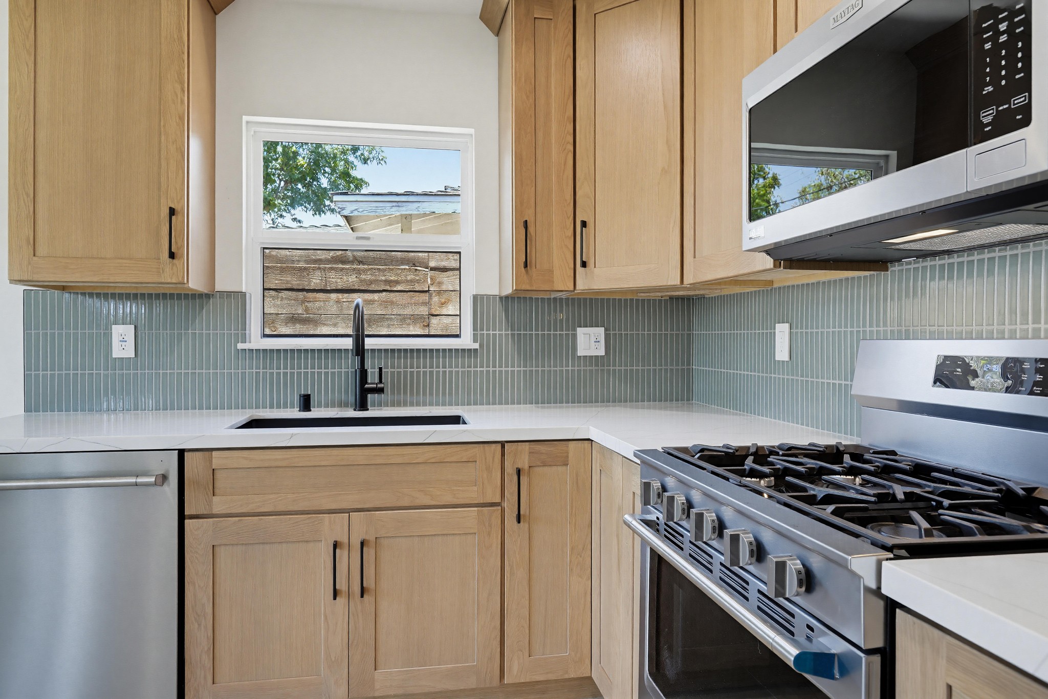 Virtual tour photo 19 of 44 for 2036 Pomona Ave E