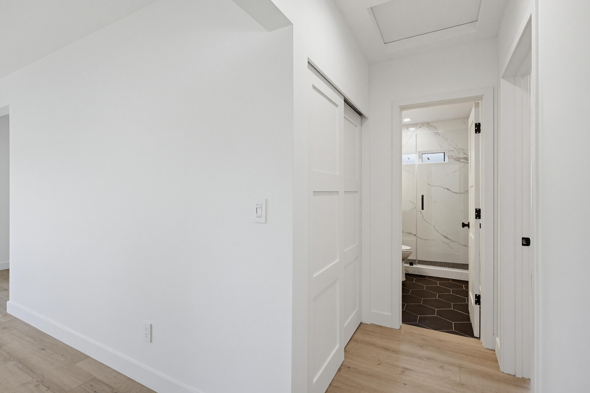 Virtual tour photo 22 of 44 for 2036 Pomona Ave E