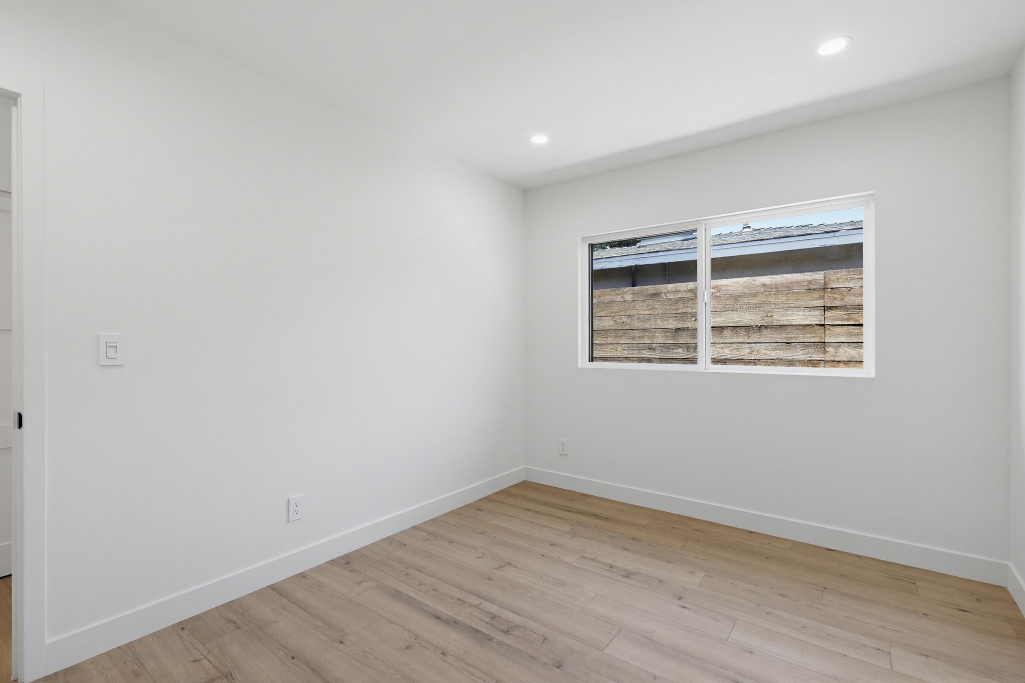 Virtual tour photo 27 of 44 for 2036 Pomona Ave E
