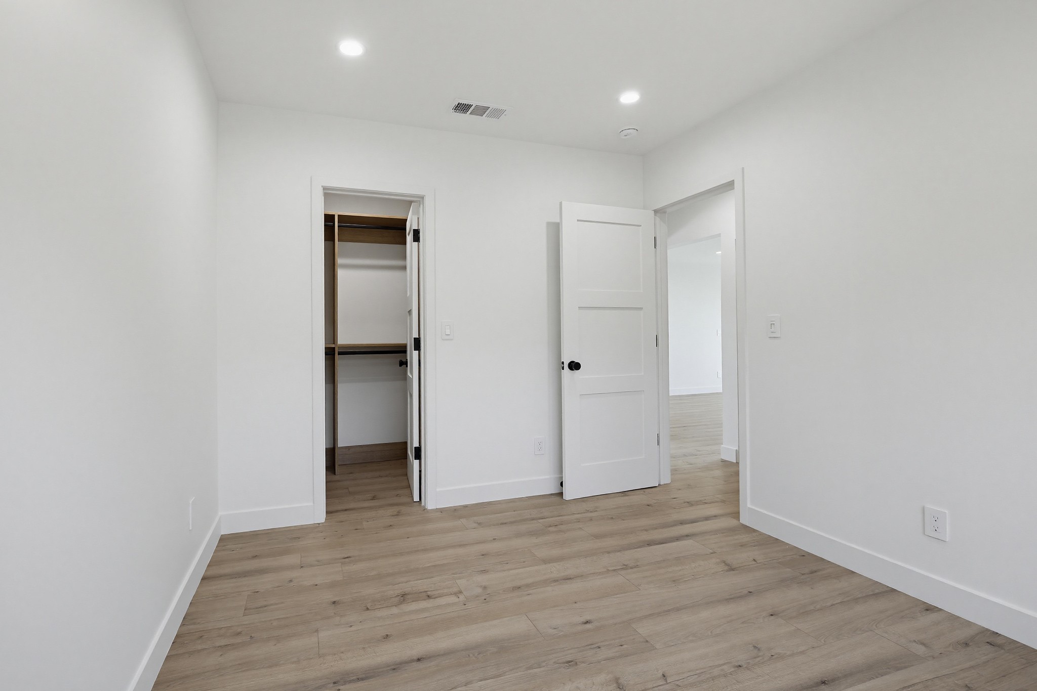 Virtual tour photo 28 of 44 for 2036 Pomona Ave E