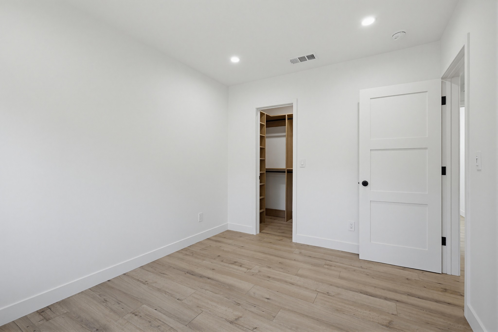 Virtual tour photo 29 of 44 for 2036 Pomona Ave E