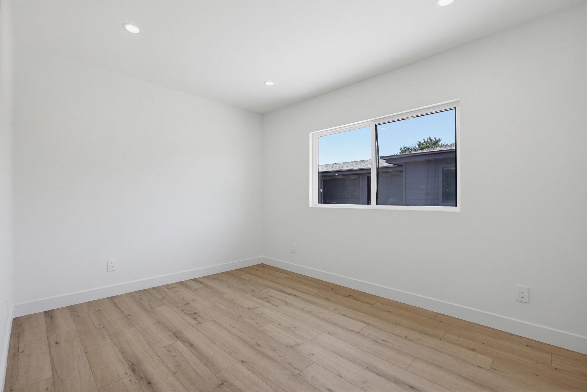 Virtual tour photo 31 of 44 for 2036 Pomona Ave E