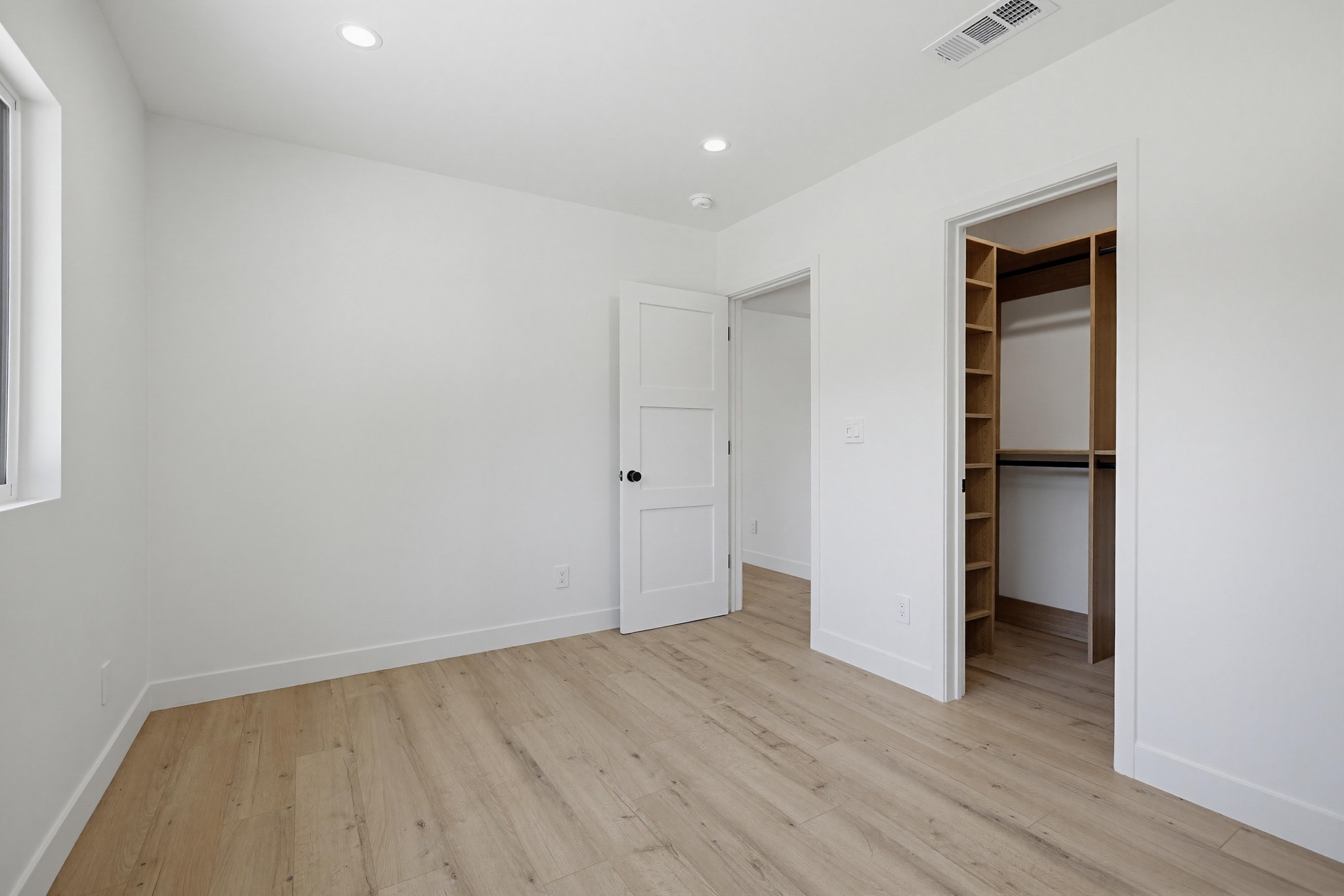 Virtual tour photo 34 of 44 for 2036 Pomona Ave E