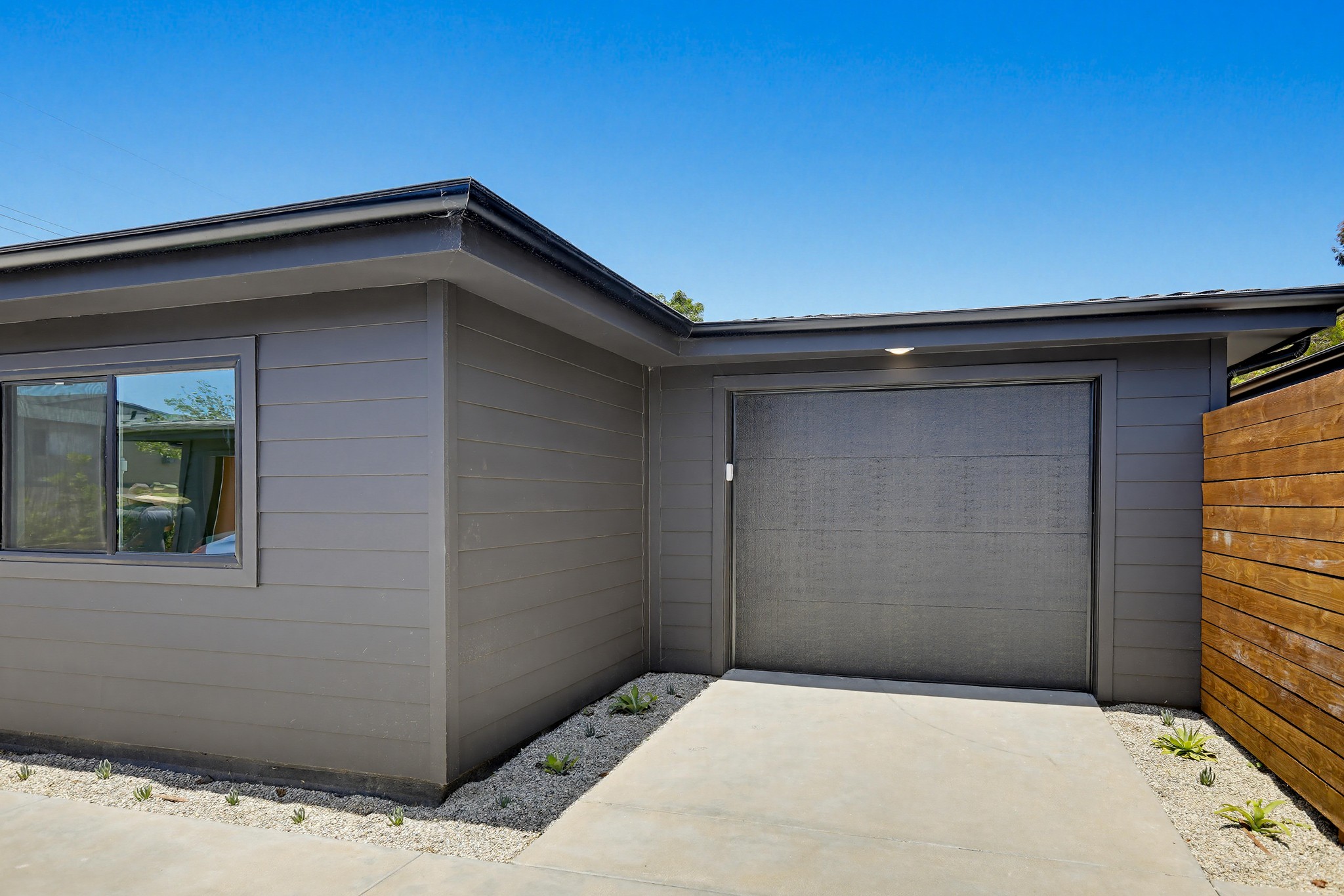 Virtual tour photo 42 of 44 for 2036 Pomona Ave E