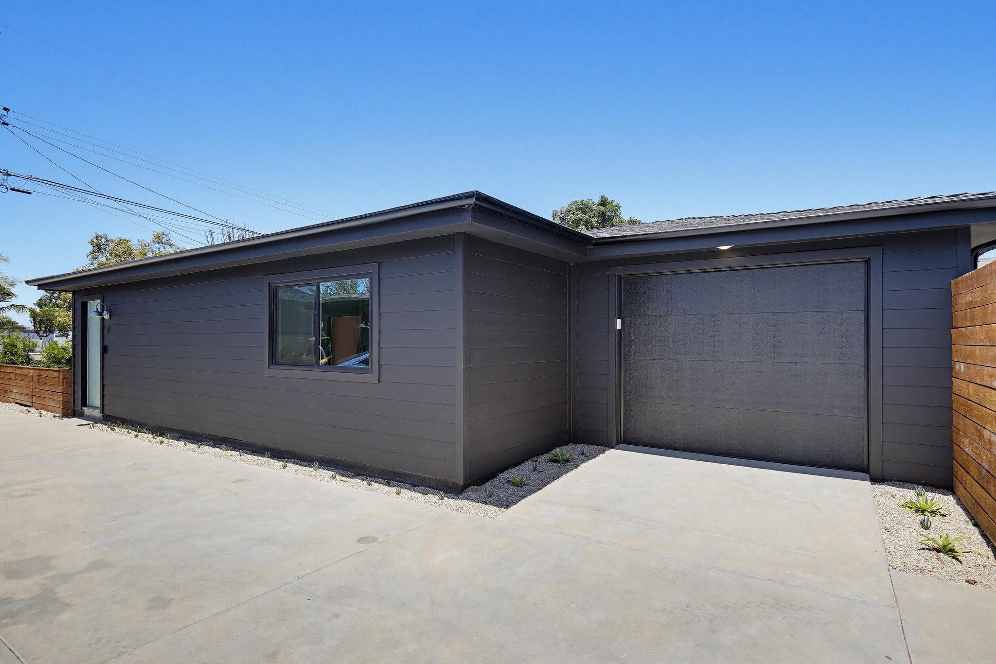 Virtual tour photo 43 of 44 for 2036 Pomona Ave E