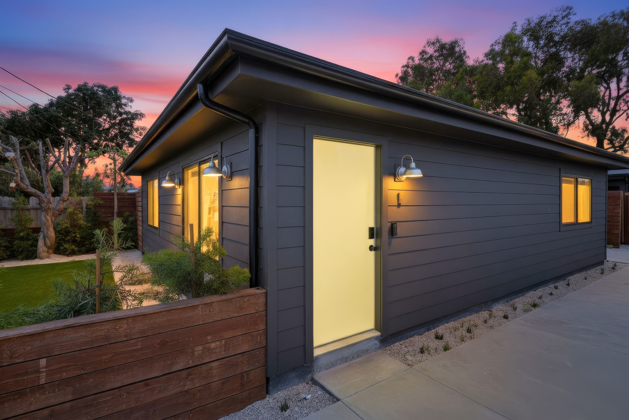 Virtual tour photo 44 of 44 for 2036 Pomona Ave E