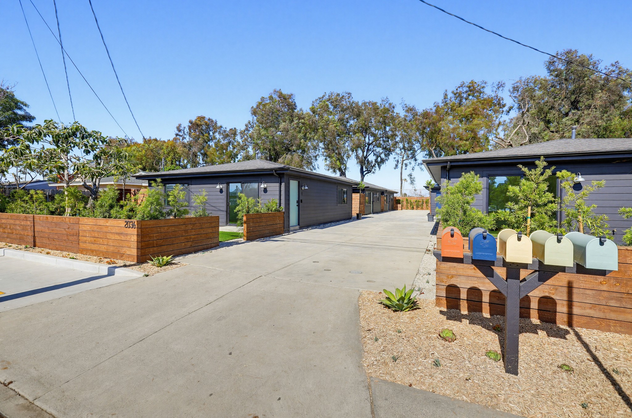 Virtual tour photo 1 of 41 for 2036 Pomona Ave Unit A
