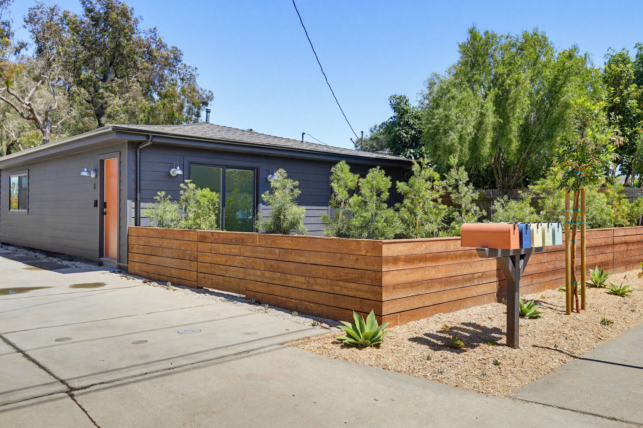 Virtual tour photo 5 of 41 for 2036 Pomona Ave Unit A