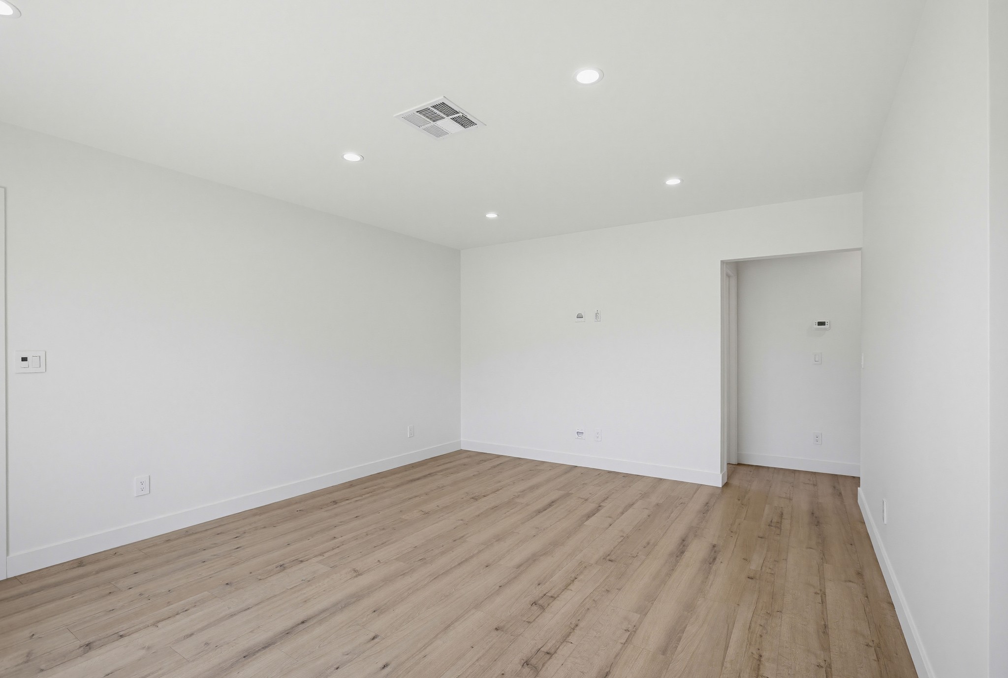 Virtual tour photo 17 of 41 for 2036 Pomona Ave Unit A