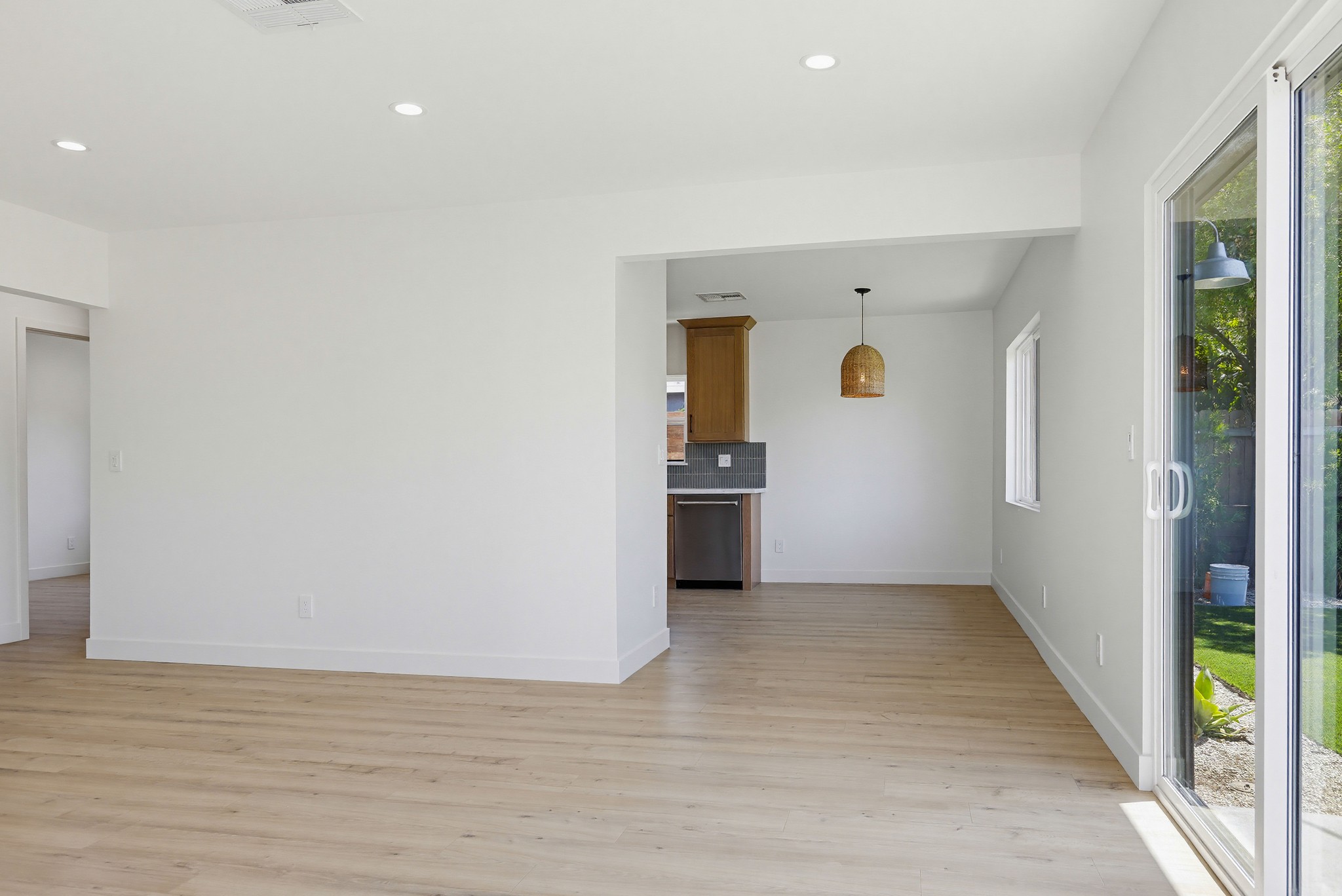 Virtual tour photo 18 of 41 for 2036 Pomona Ave Unit A