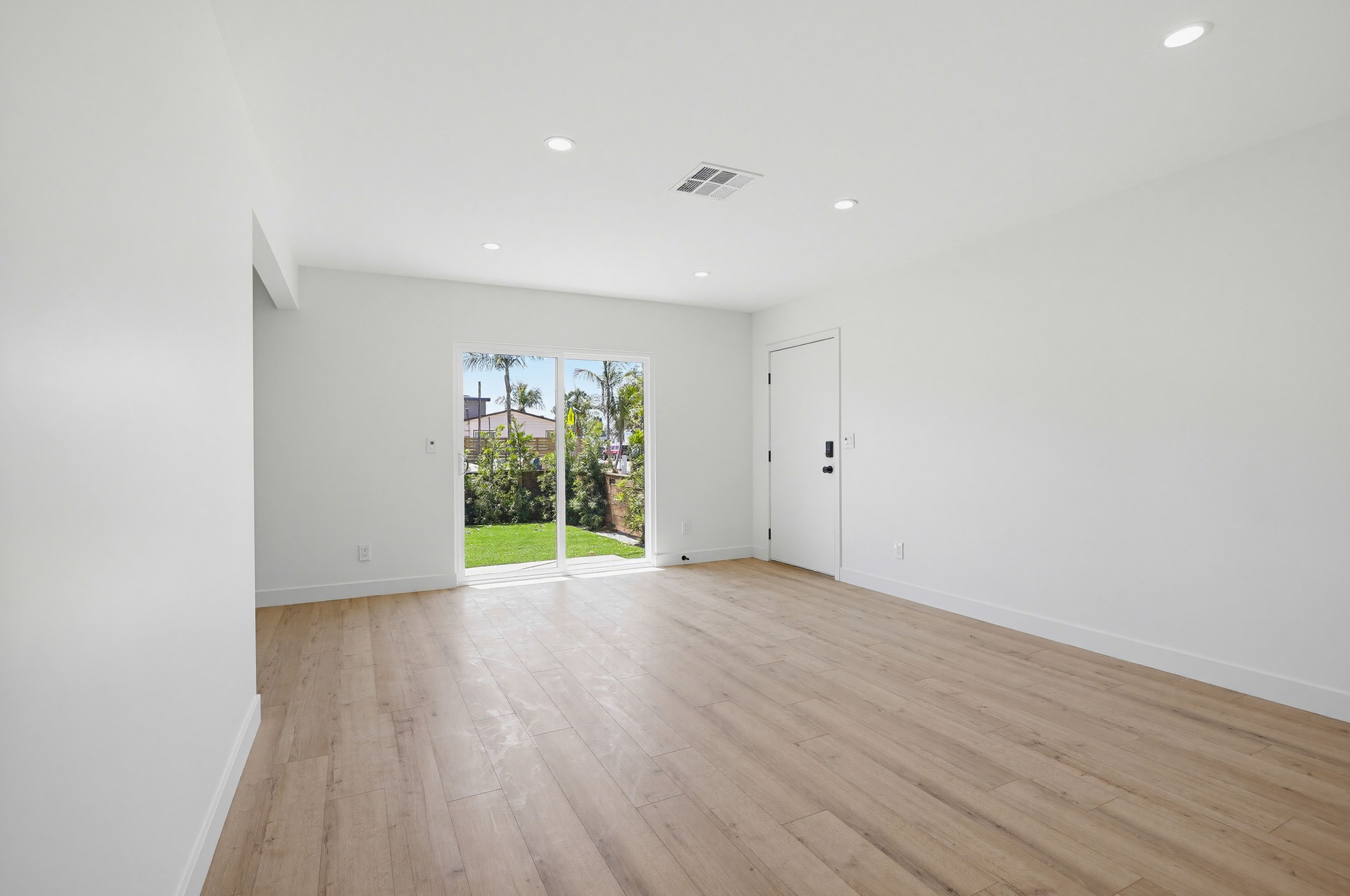 Virtual tour photo 19 of 41 for 2036 Pomona Ave Unit A