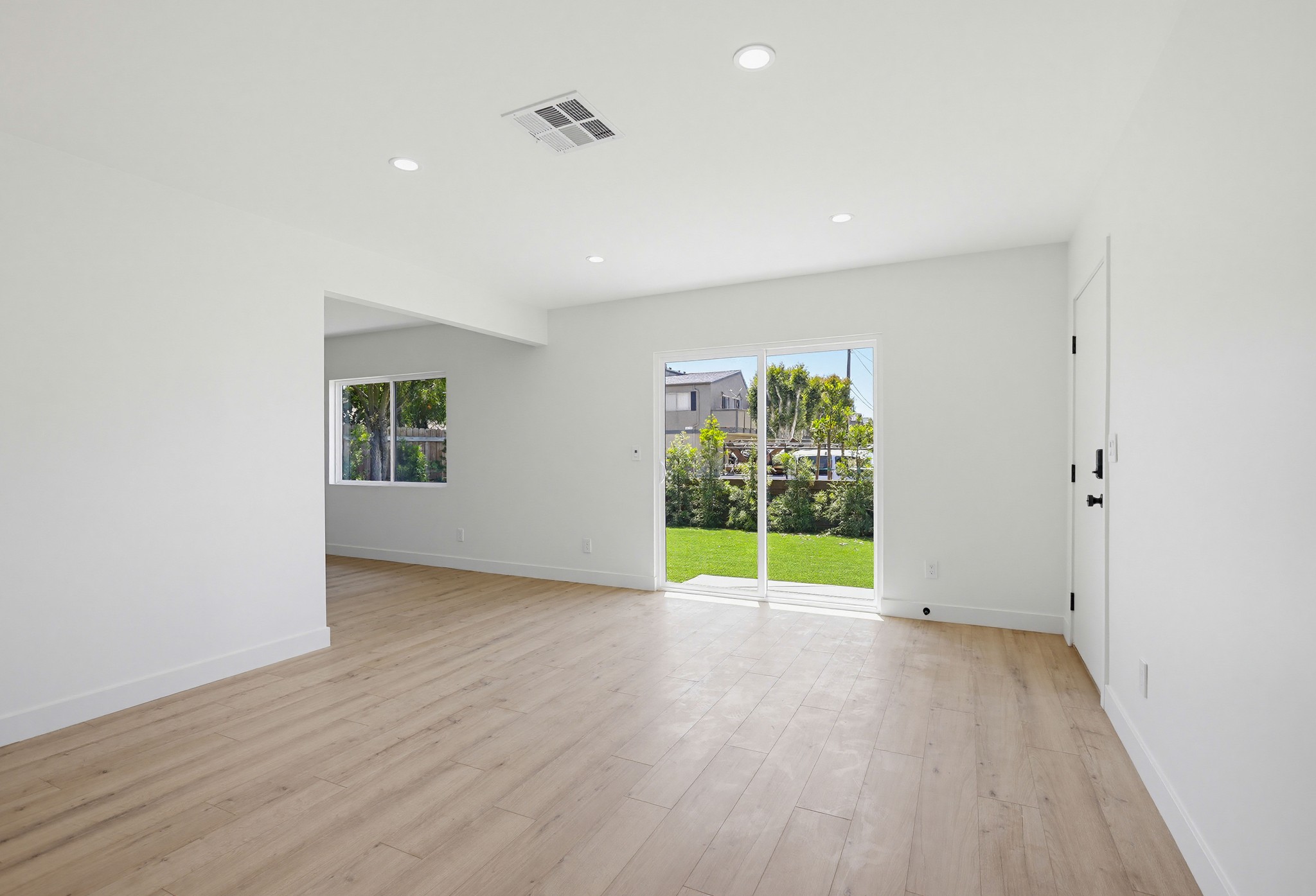Virtual tour photo 20 of 41 for 2036 Pomona Ave Unit A