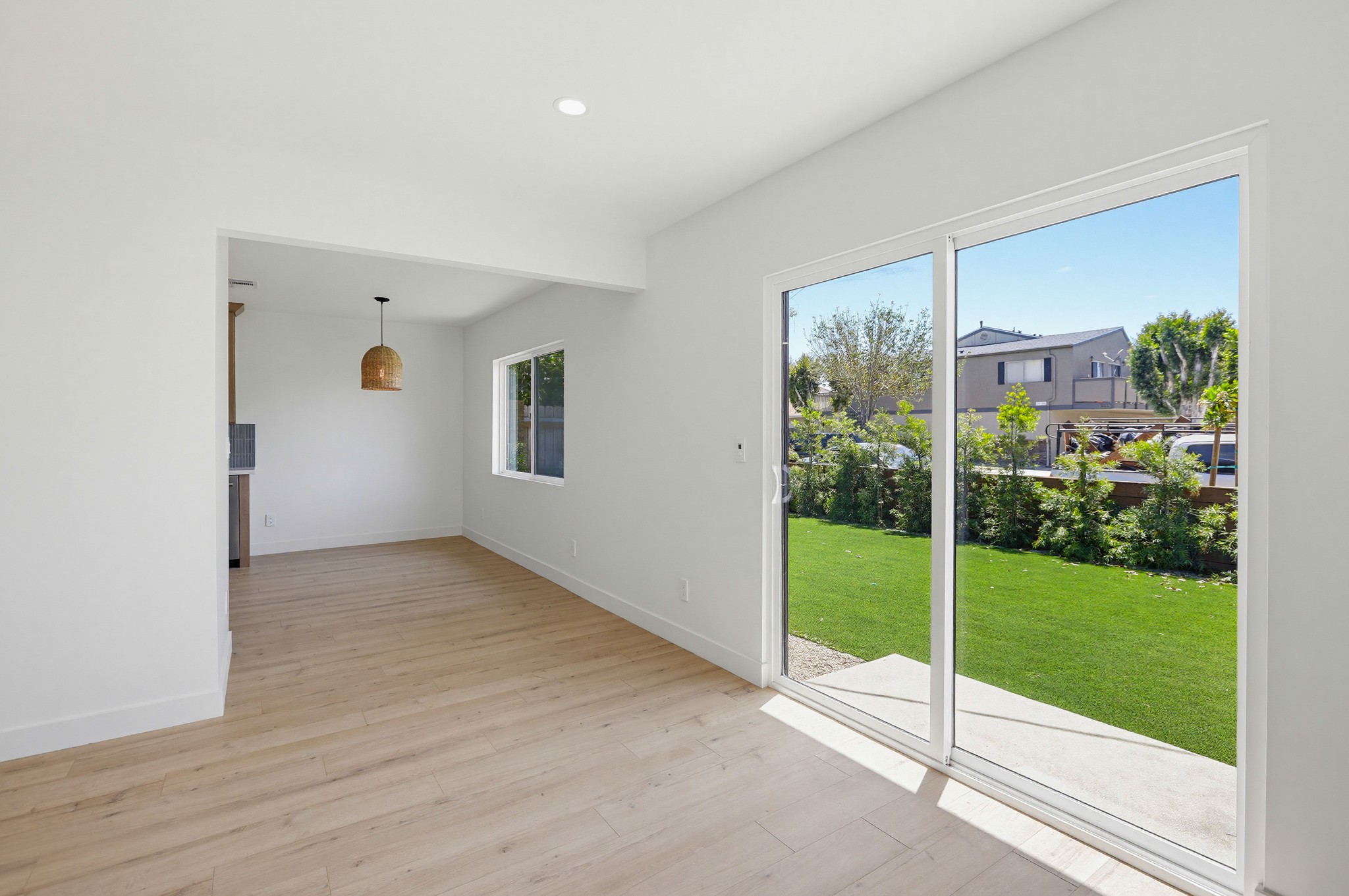 Virtual tour photo 21 of 41 for 2036 Pomona Ave Unit A