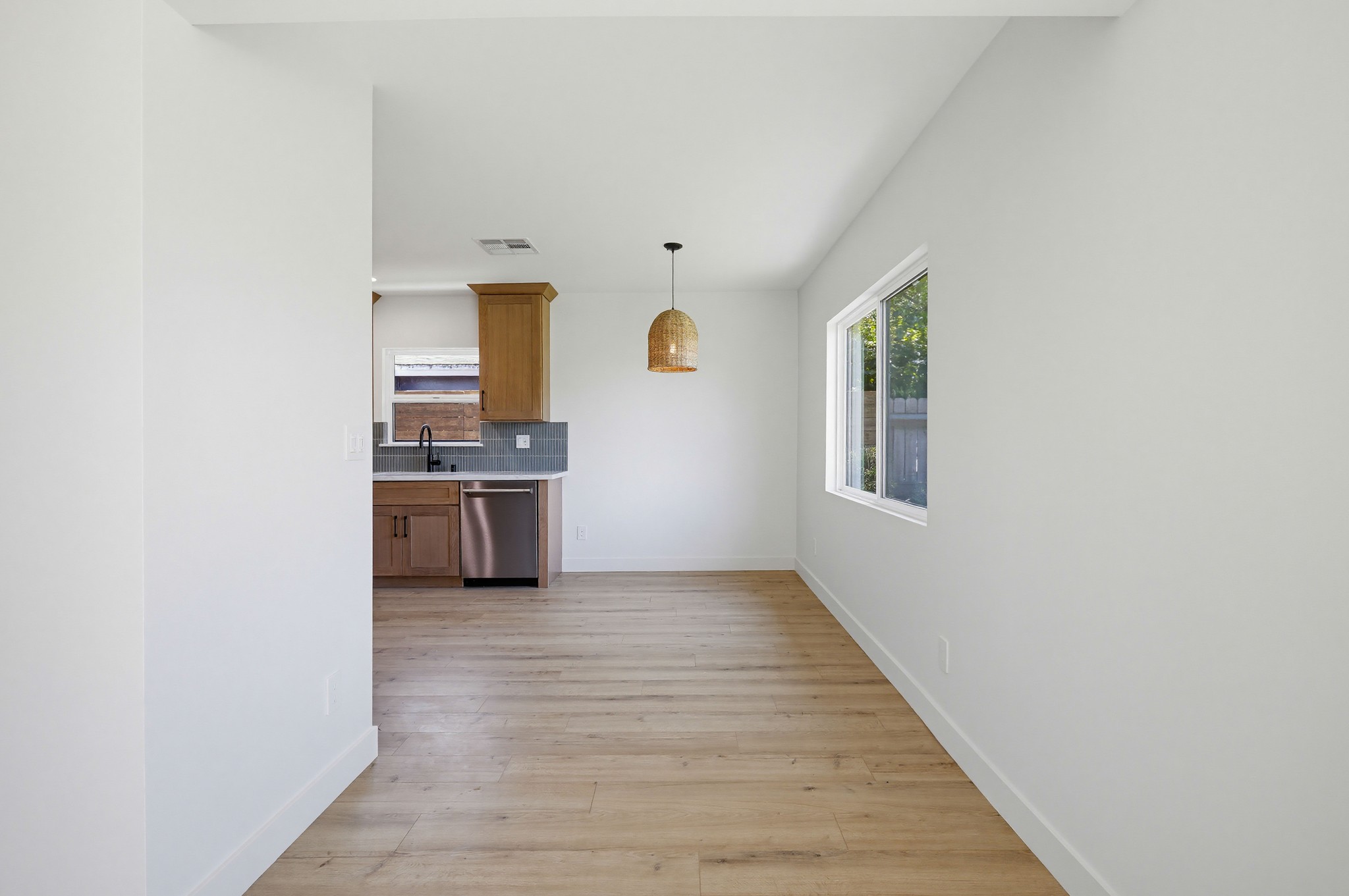 Virtual tour photo 22 of 41 for 2036 Pomona Ave Unit A