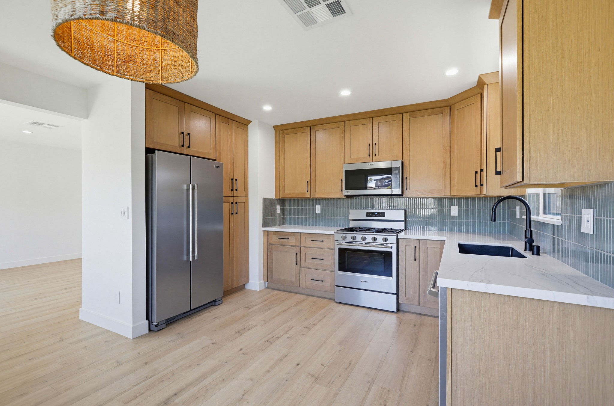 Virtual tour photo 23 of 41 for 2036 Pomona Ave Unit A