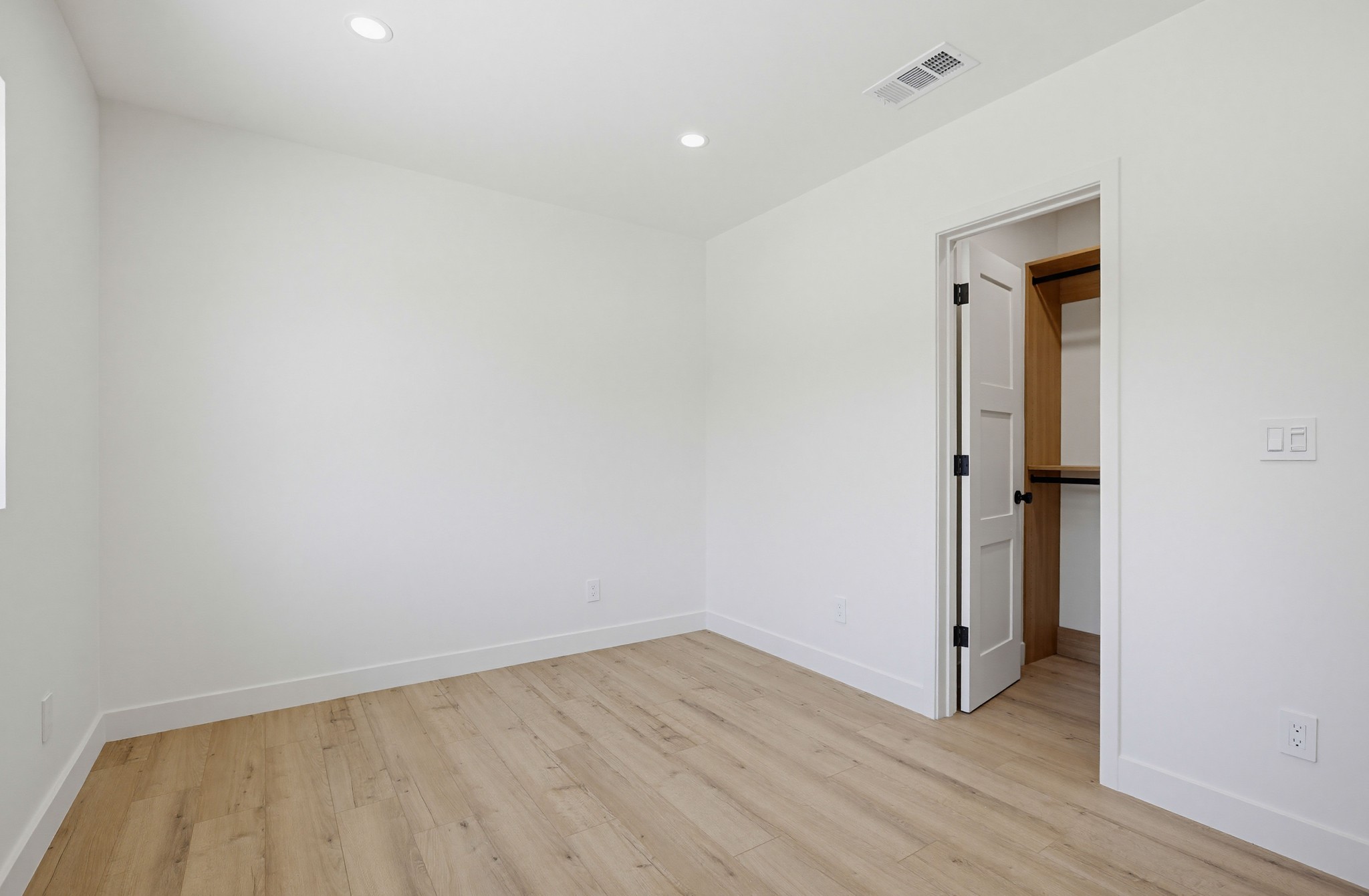 Virtual tour photo 30 of 41 for 2036 Pomona Ave Unit A