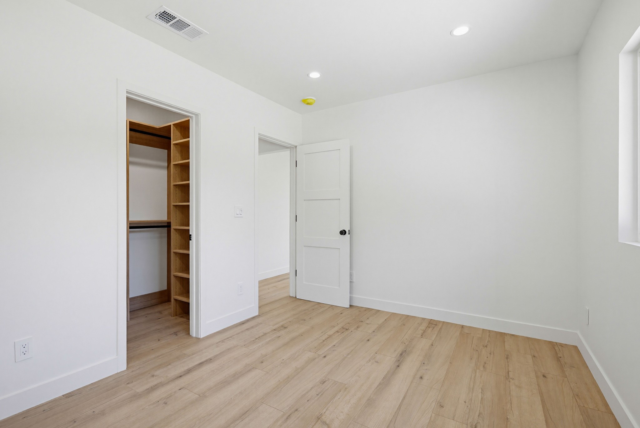 Virtual tour photo 31 of 41 for 2036 Pomona Ave Unit A