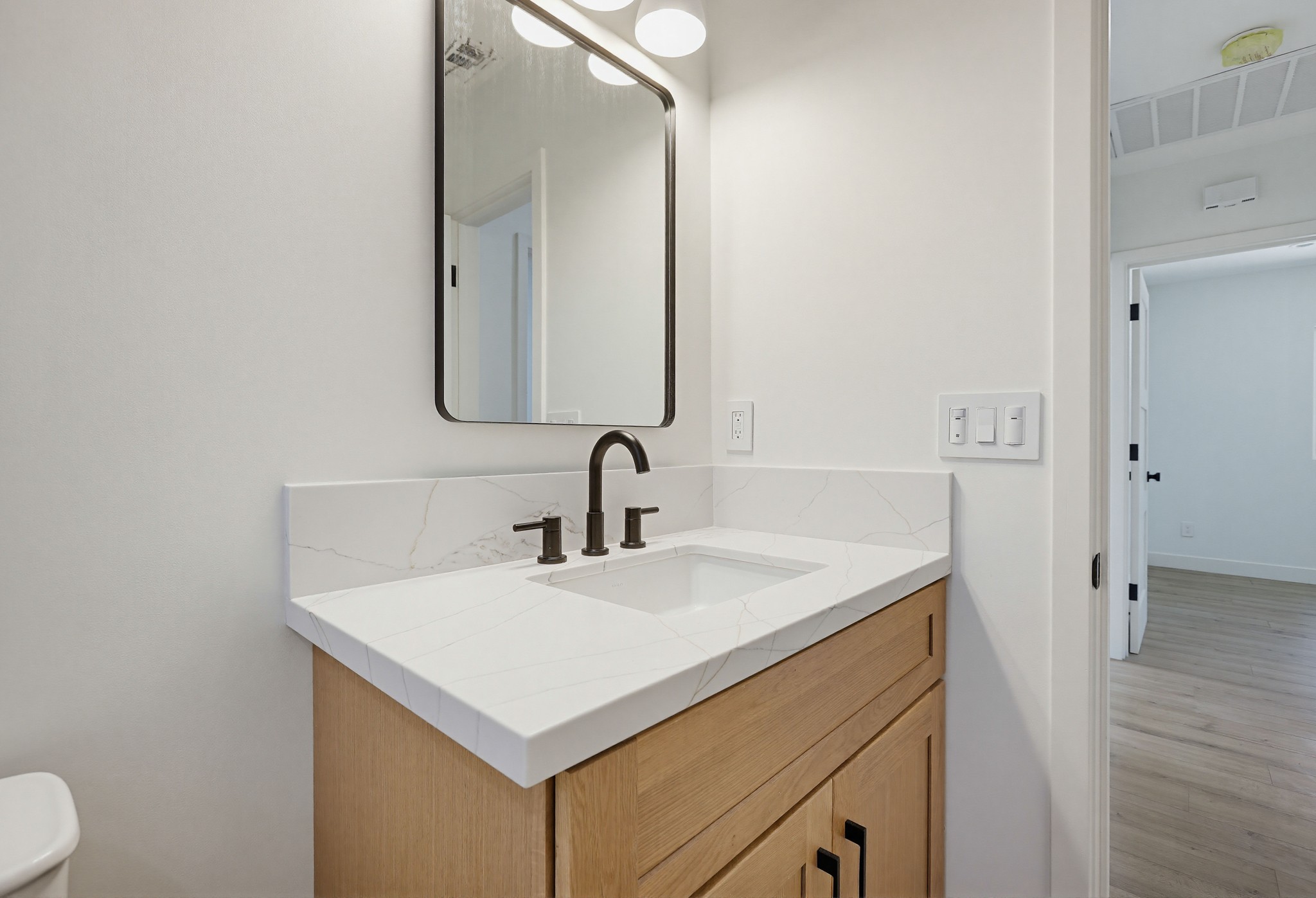 Virtual tour photo 37 of 41 for 2036 Pomona Ave Unit A