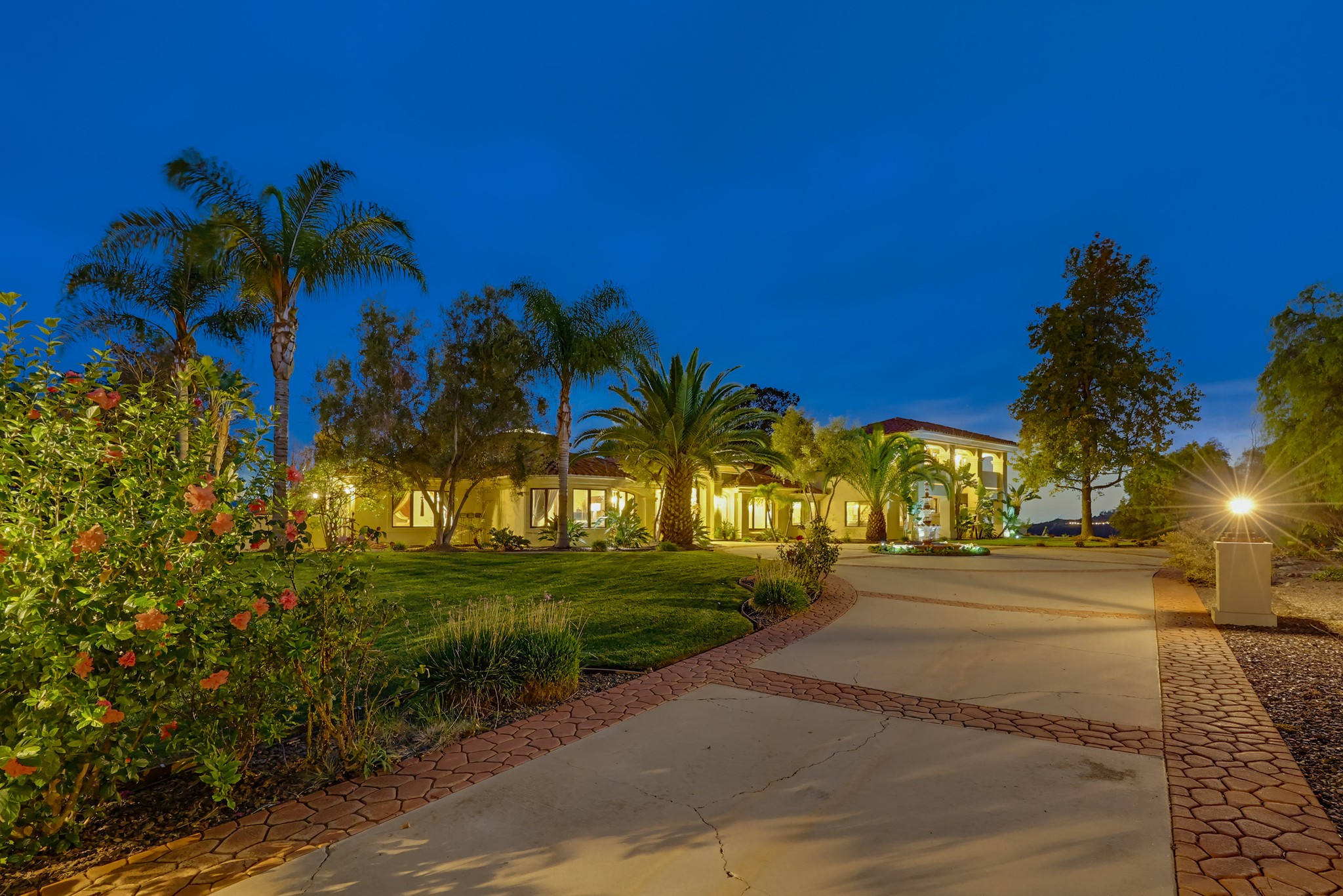 Virtual tour photo 5 of 123 for 2037 Via Trueno