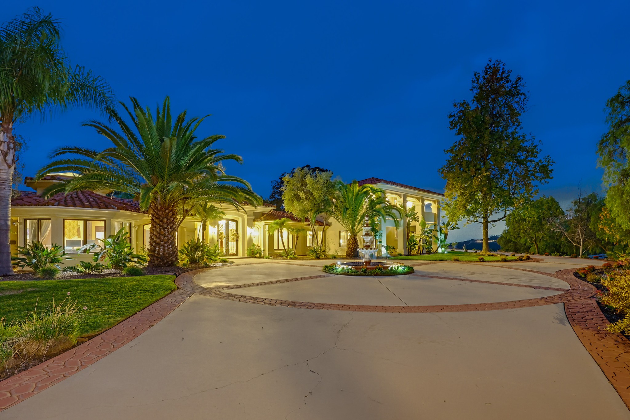 Virtual tour photo 6 of 123 for 2037 Via Trueno