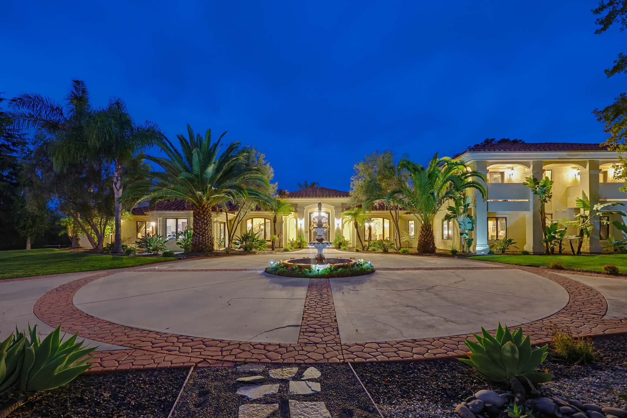 Virtual tour photo 8 of 123 for 2037 Via Trueno