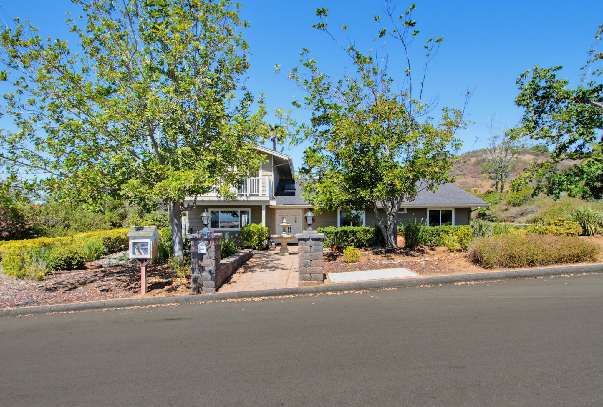 Virtual tour photo 1 of 73 for 2039 Lemon Ave