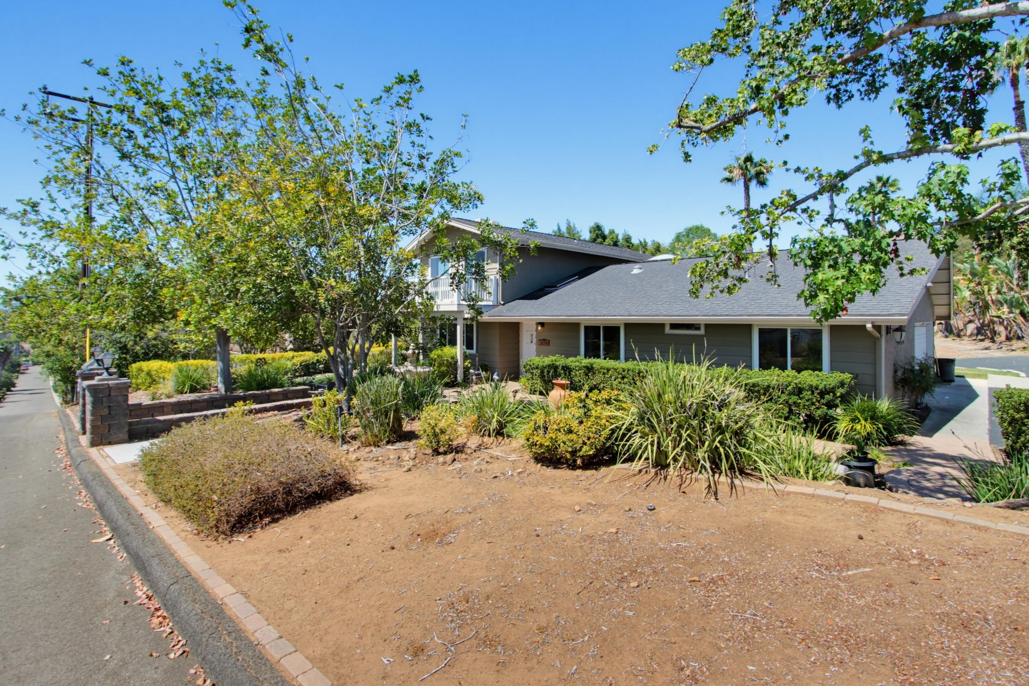 Virtual tour photo 5 of 73 for 2039 Lemon Ave